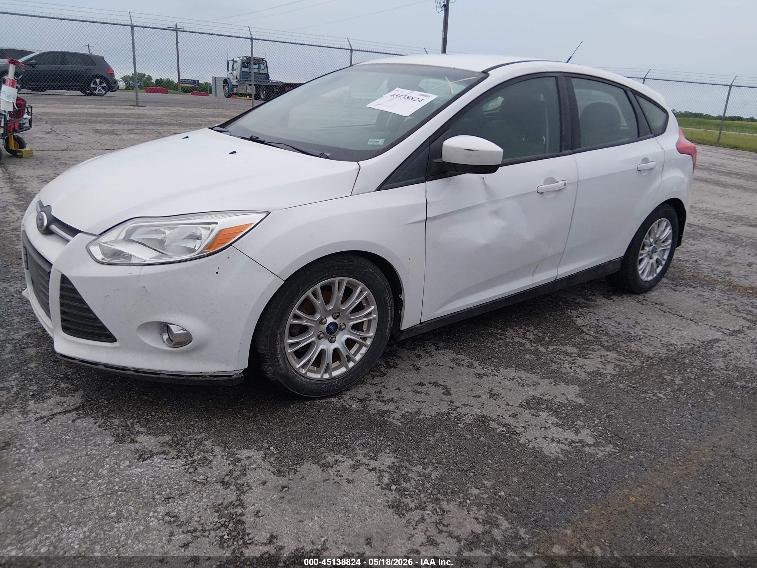 FORD FOCUS image 2