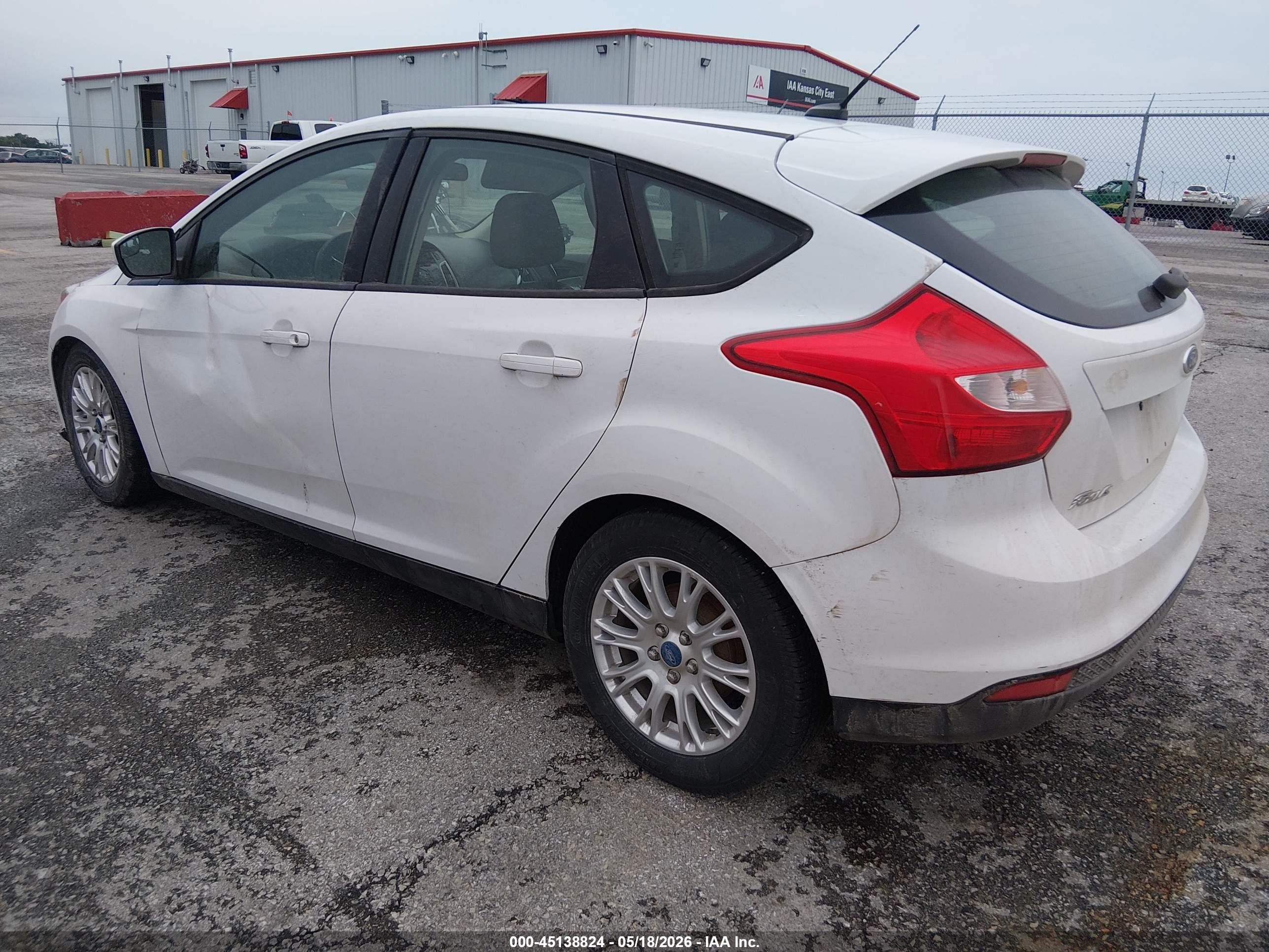 FORD FOCUS image 3