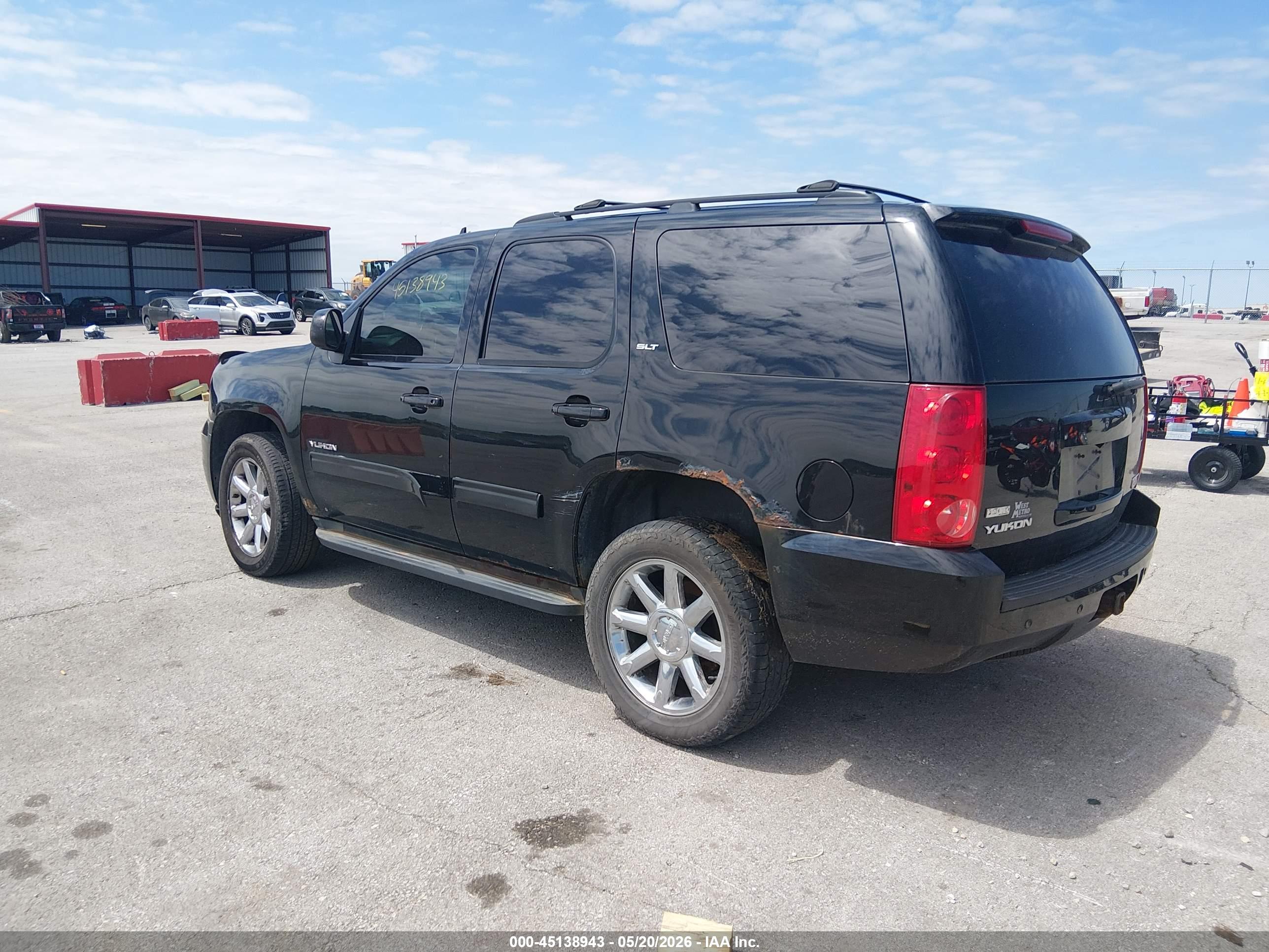 GMC YUKON image 3