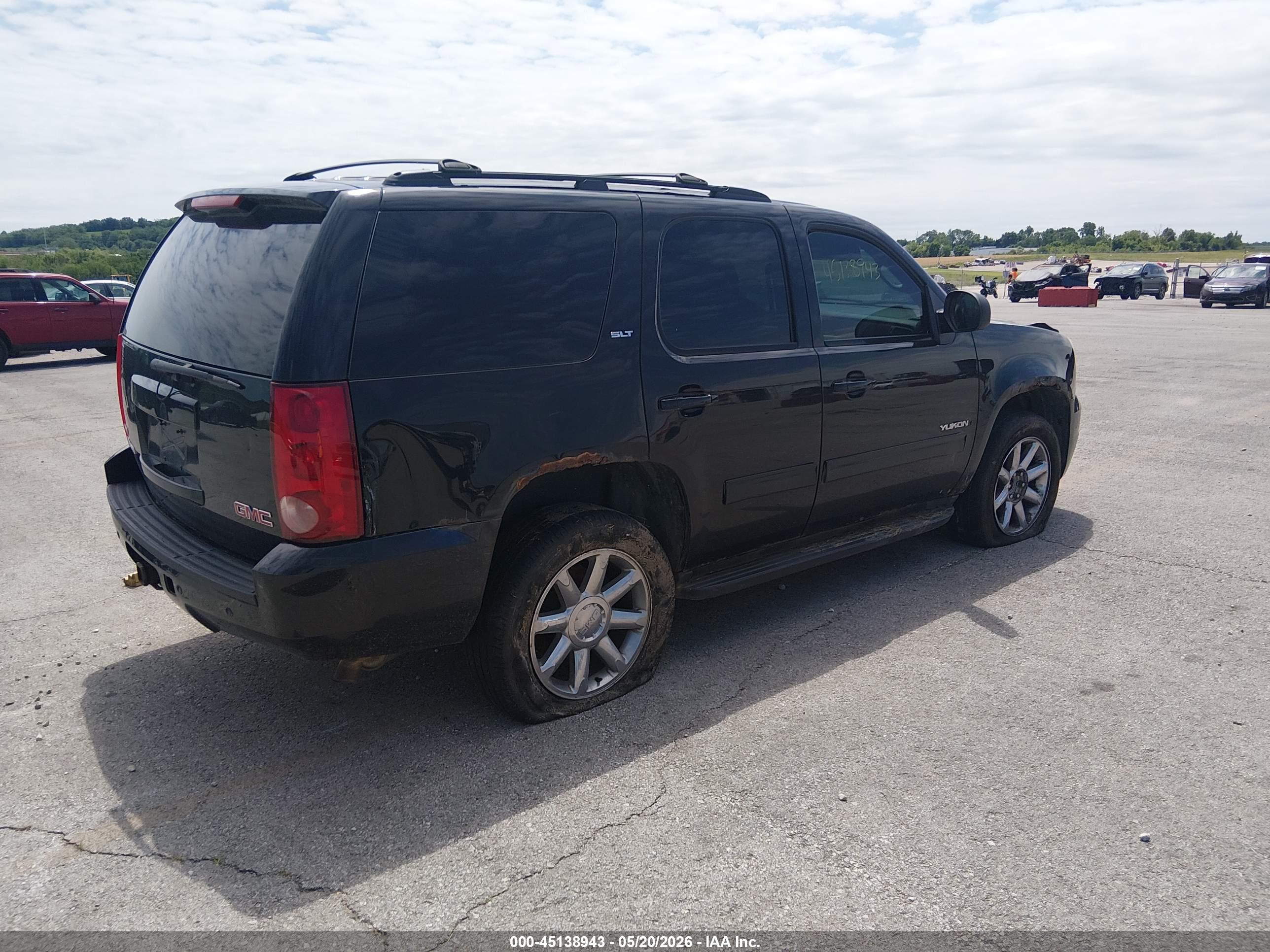 GMC YUKON image 4