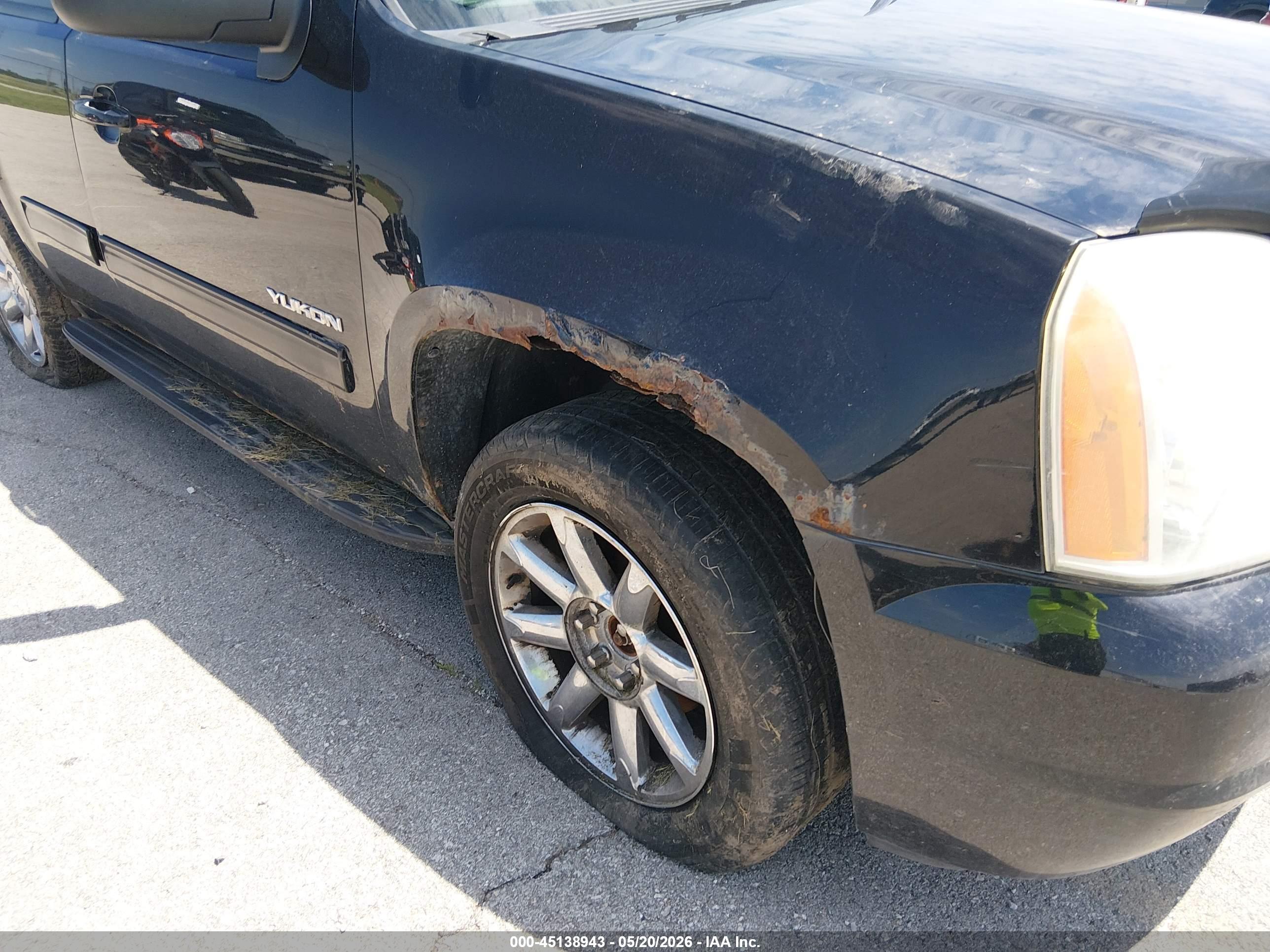 GMC YUKON image 6