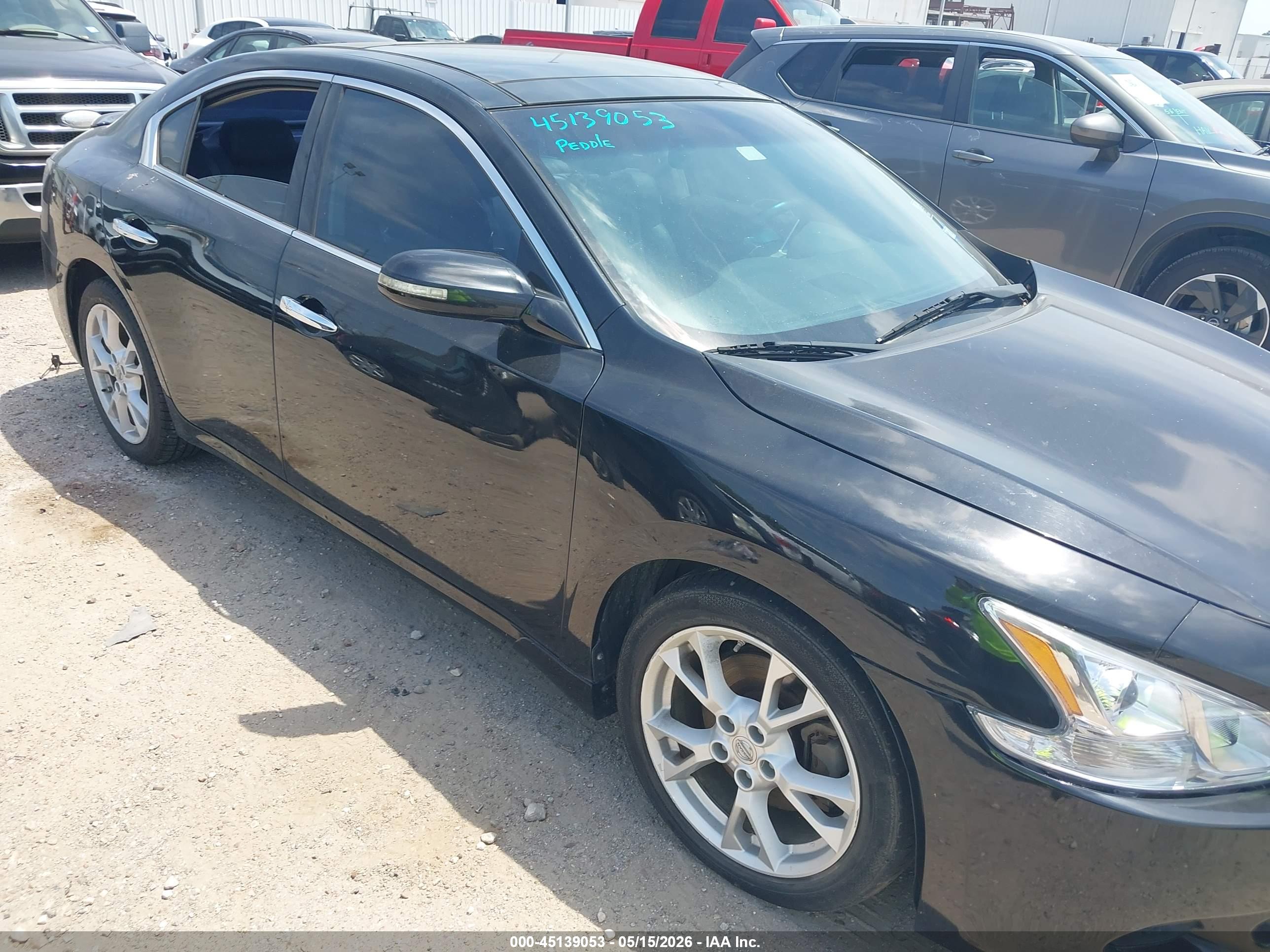 NISSAN MAXIMA image 6