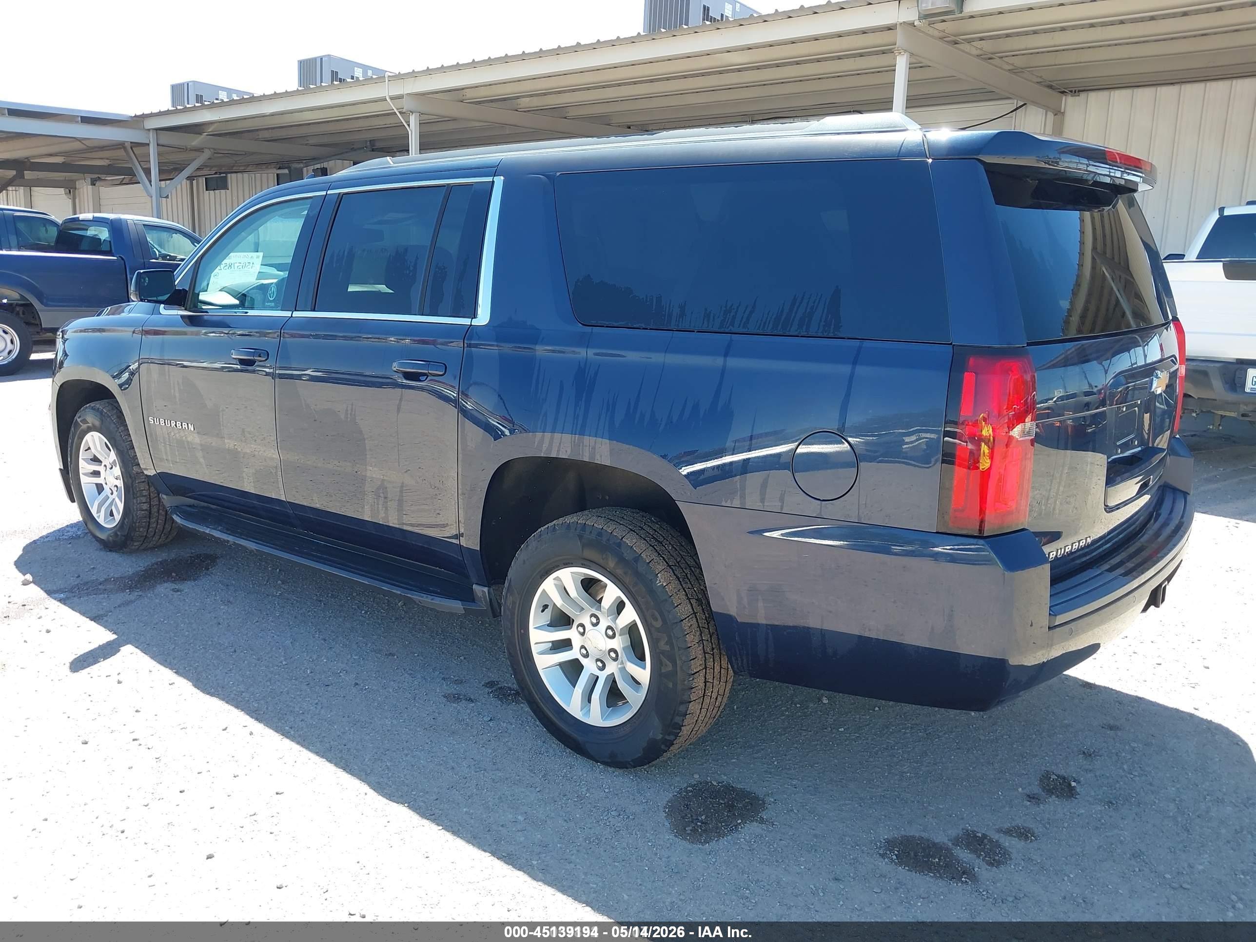 CHEVROLET SUBURBAN image 3