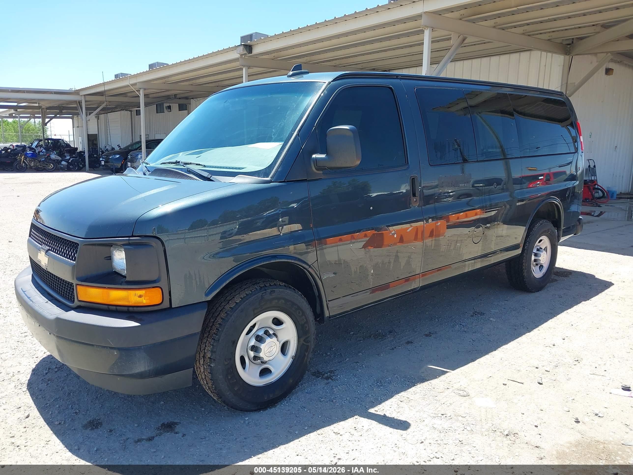 CHEVROLET EXPRESS image 2