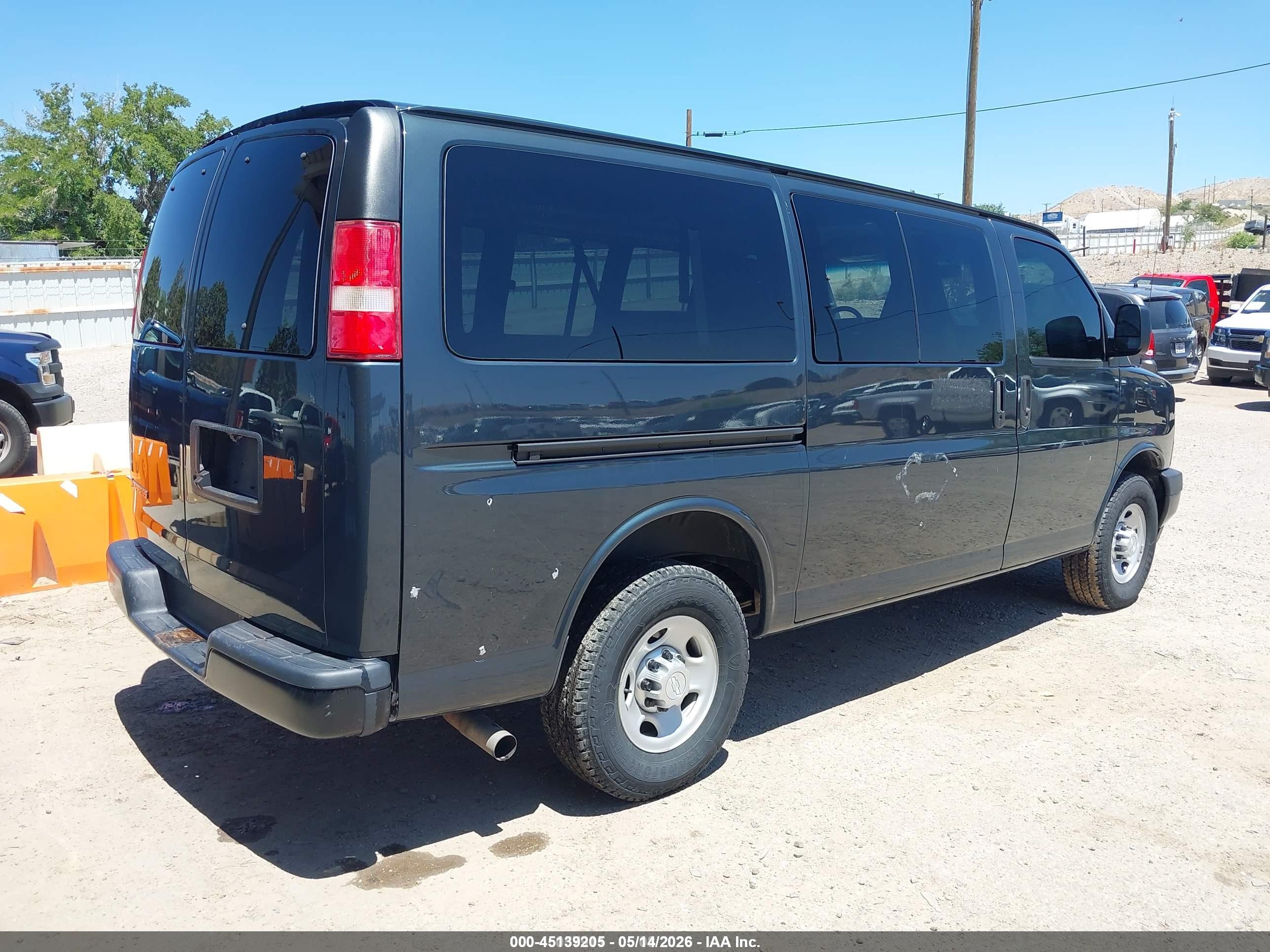 CHEVROLET EXPRESS image 4
