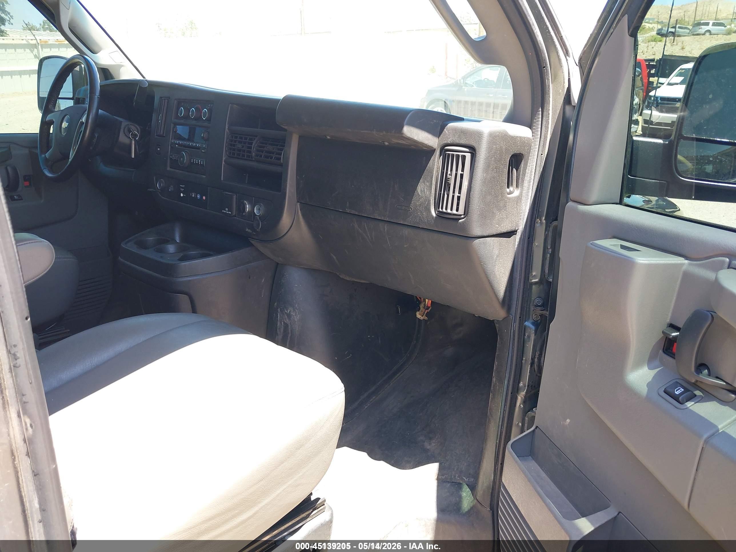 CHEVROLET EXPRESS image 5