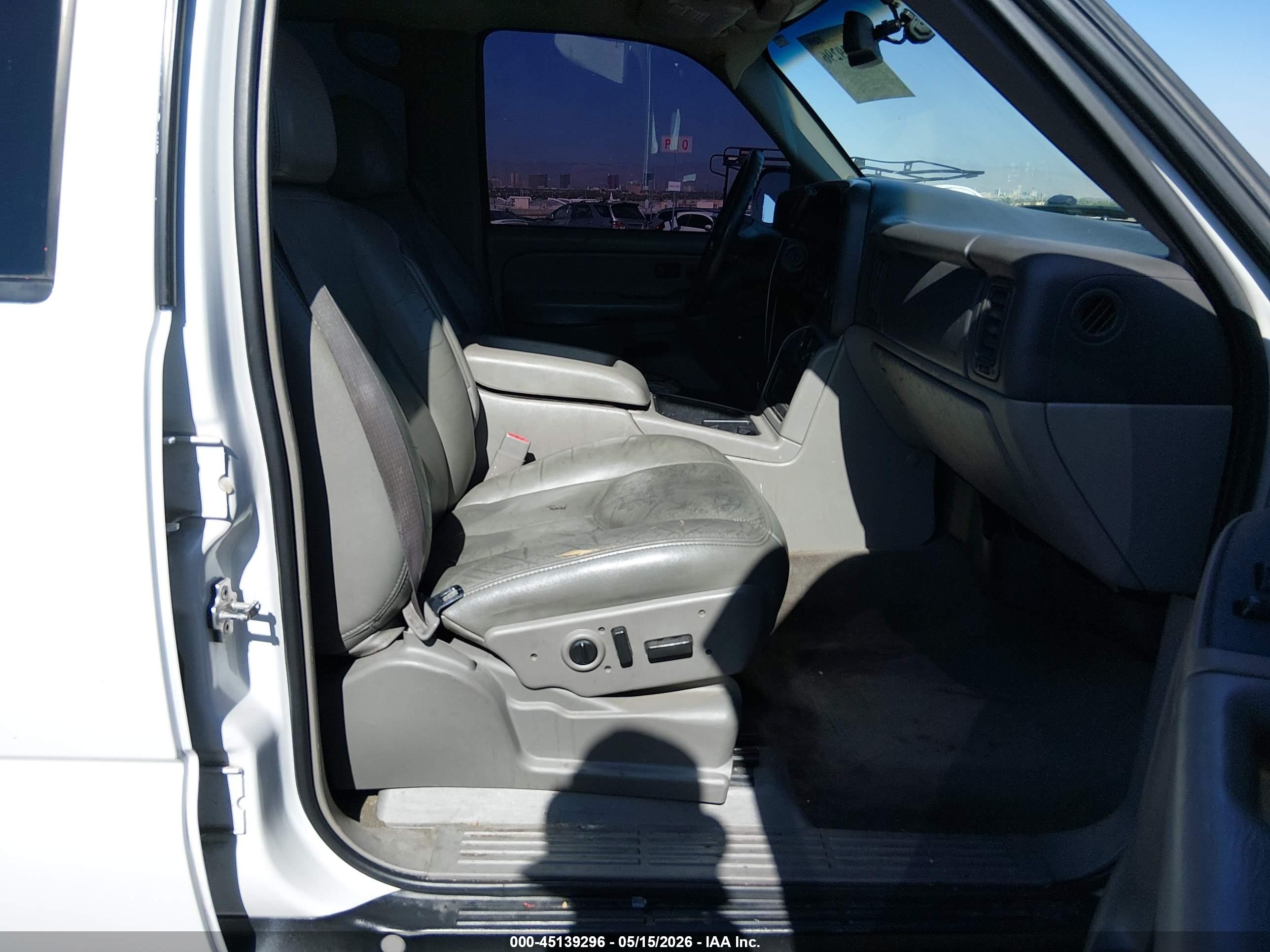 CHEVROLET AVALANCHE image 5