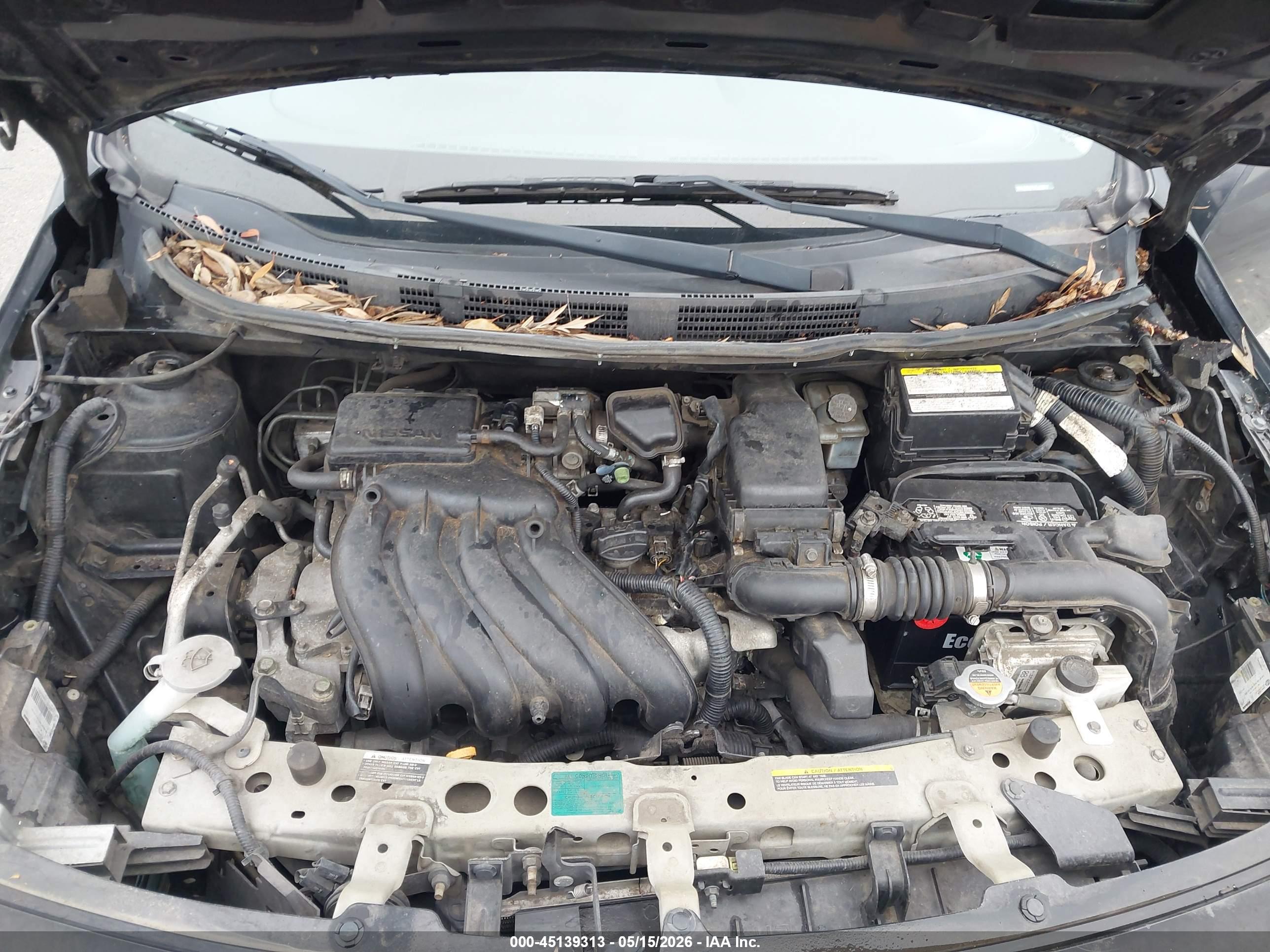 NISSAN VERSA image 10