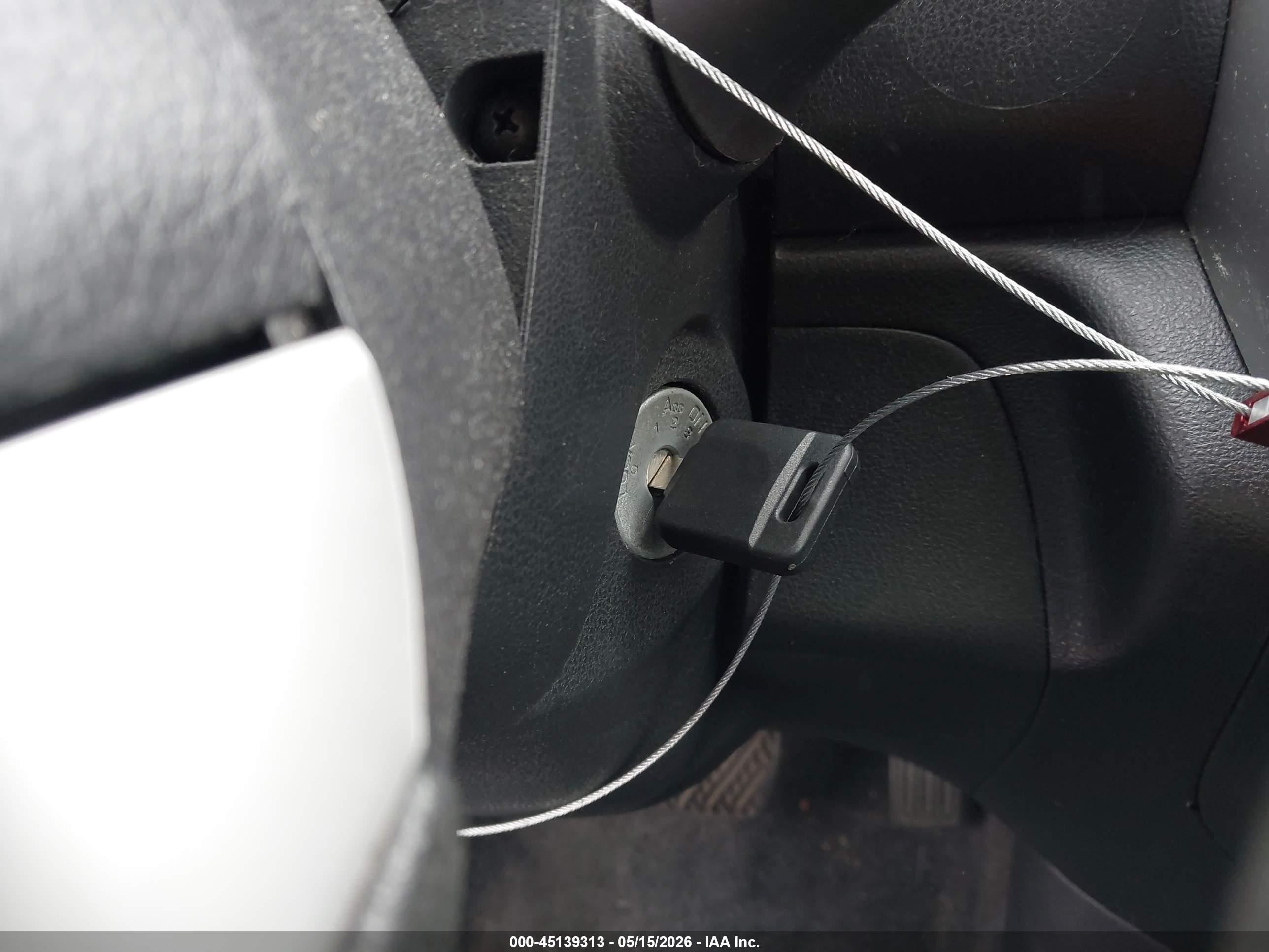 NISSAN VERSA image 11