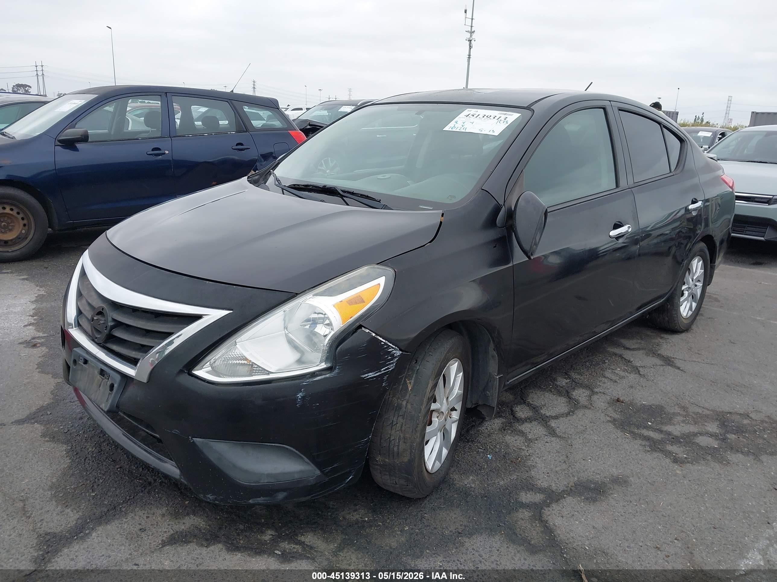 NISSAN VERSA image 2