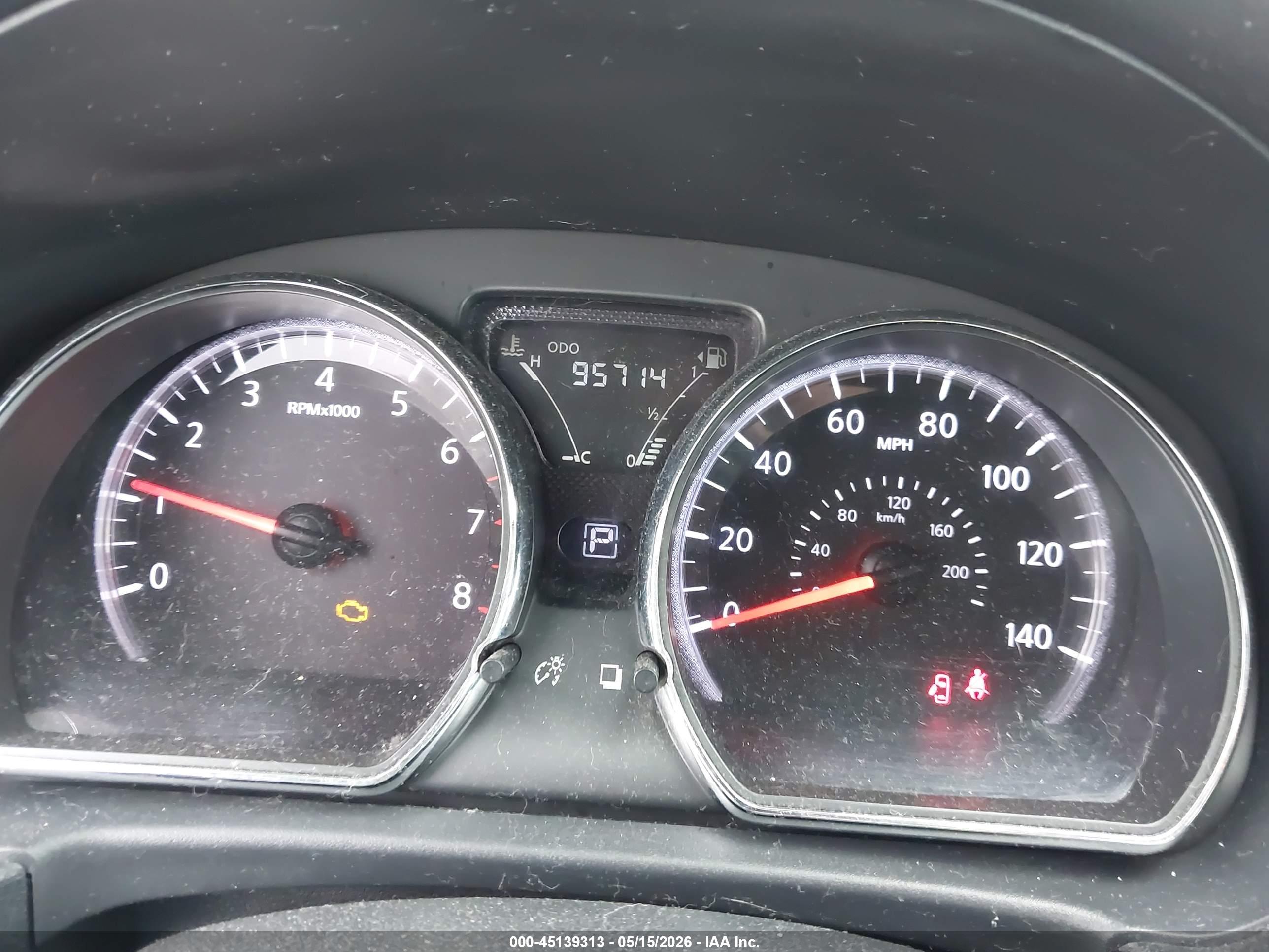 NISSAN VERSA image 7