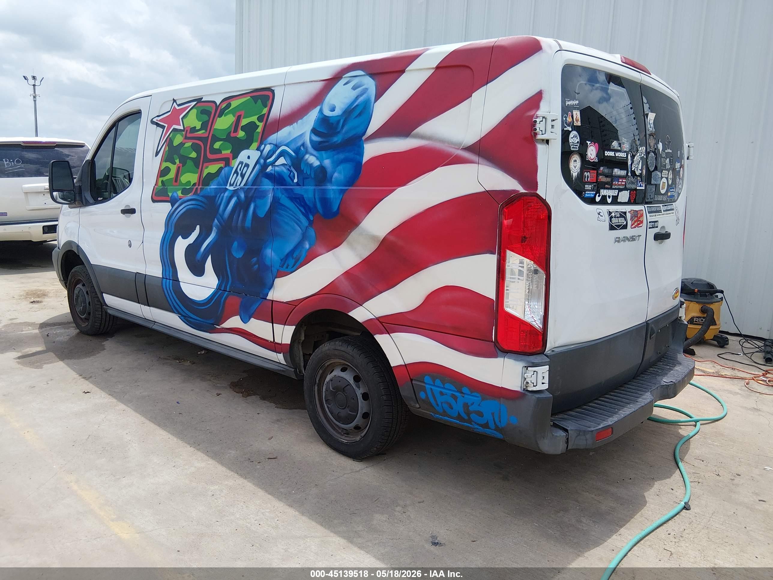 FORD TRANSIT-150 image 3