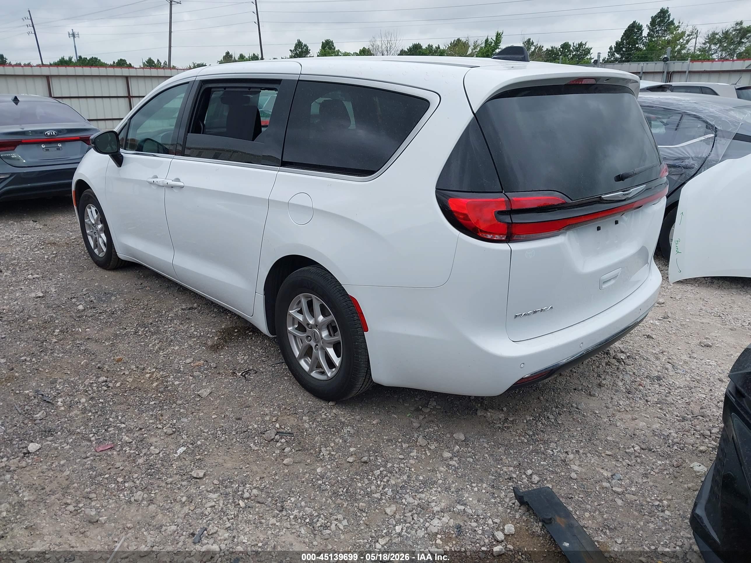 CHRYSLER PACIFICA image 3