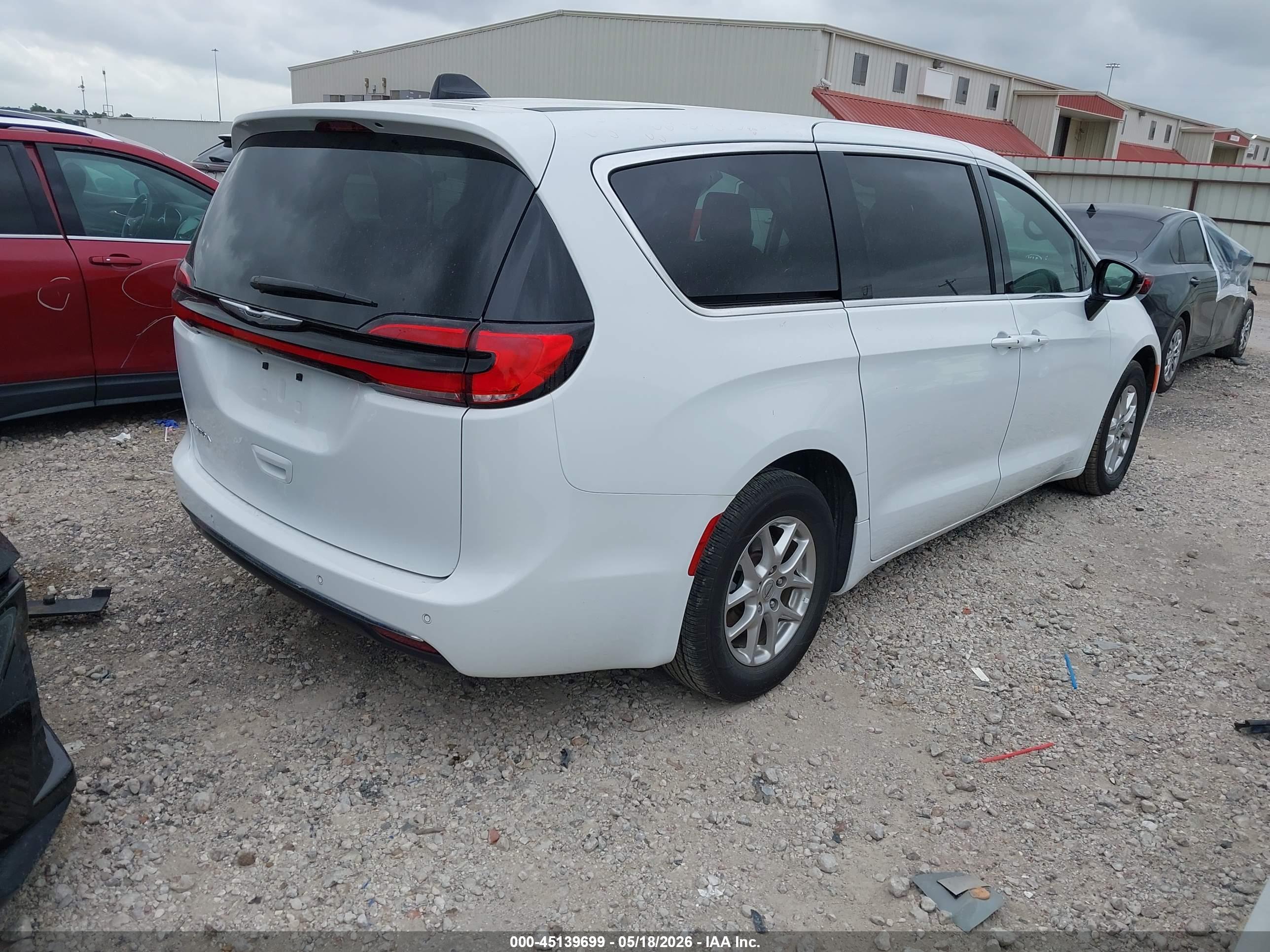 CHRYSLER PACIFICA image 4