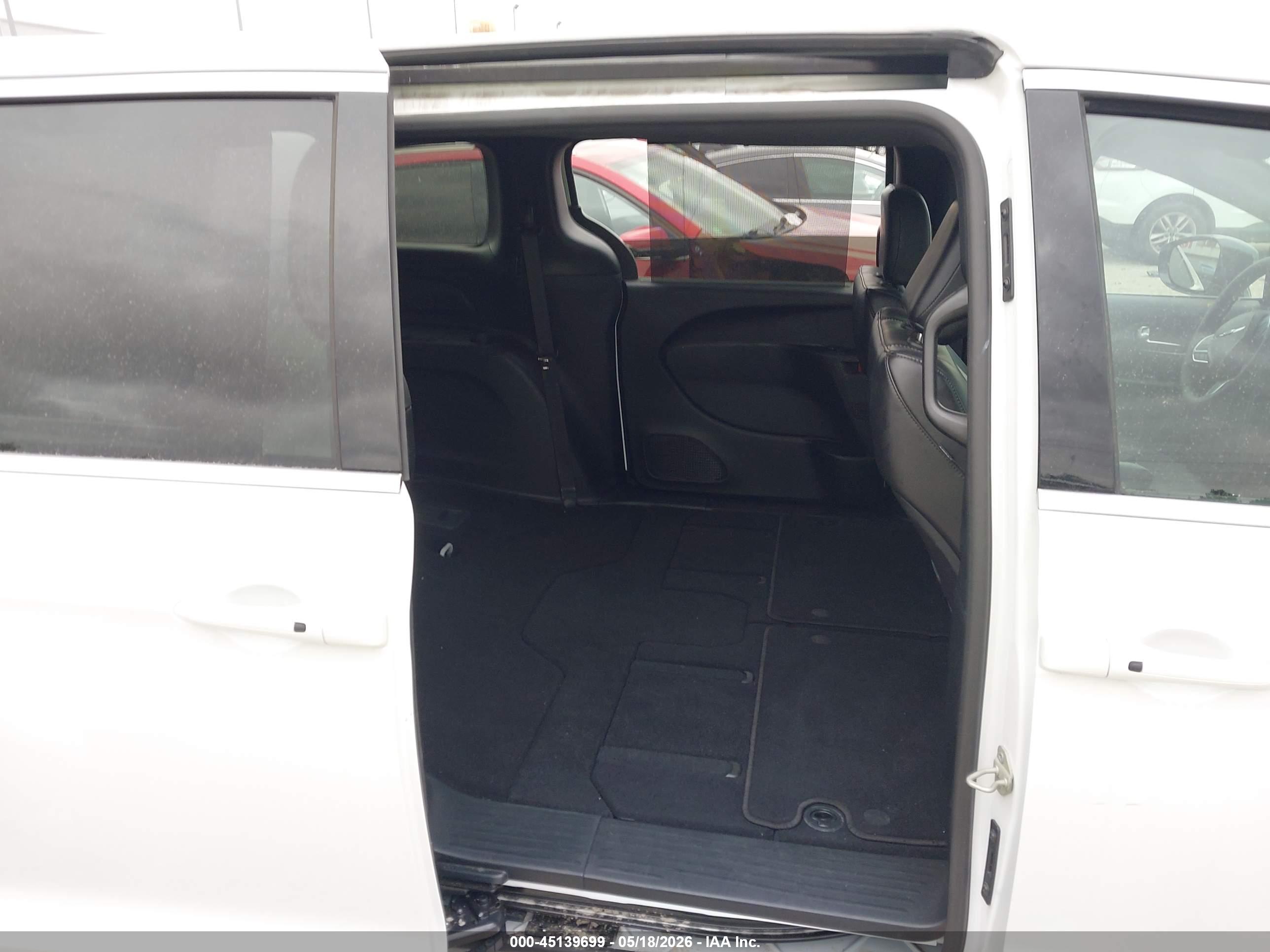 CHRYSLER PACIFICA image 8