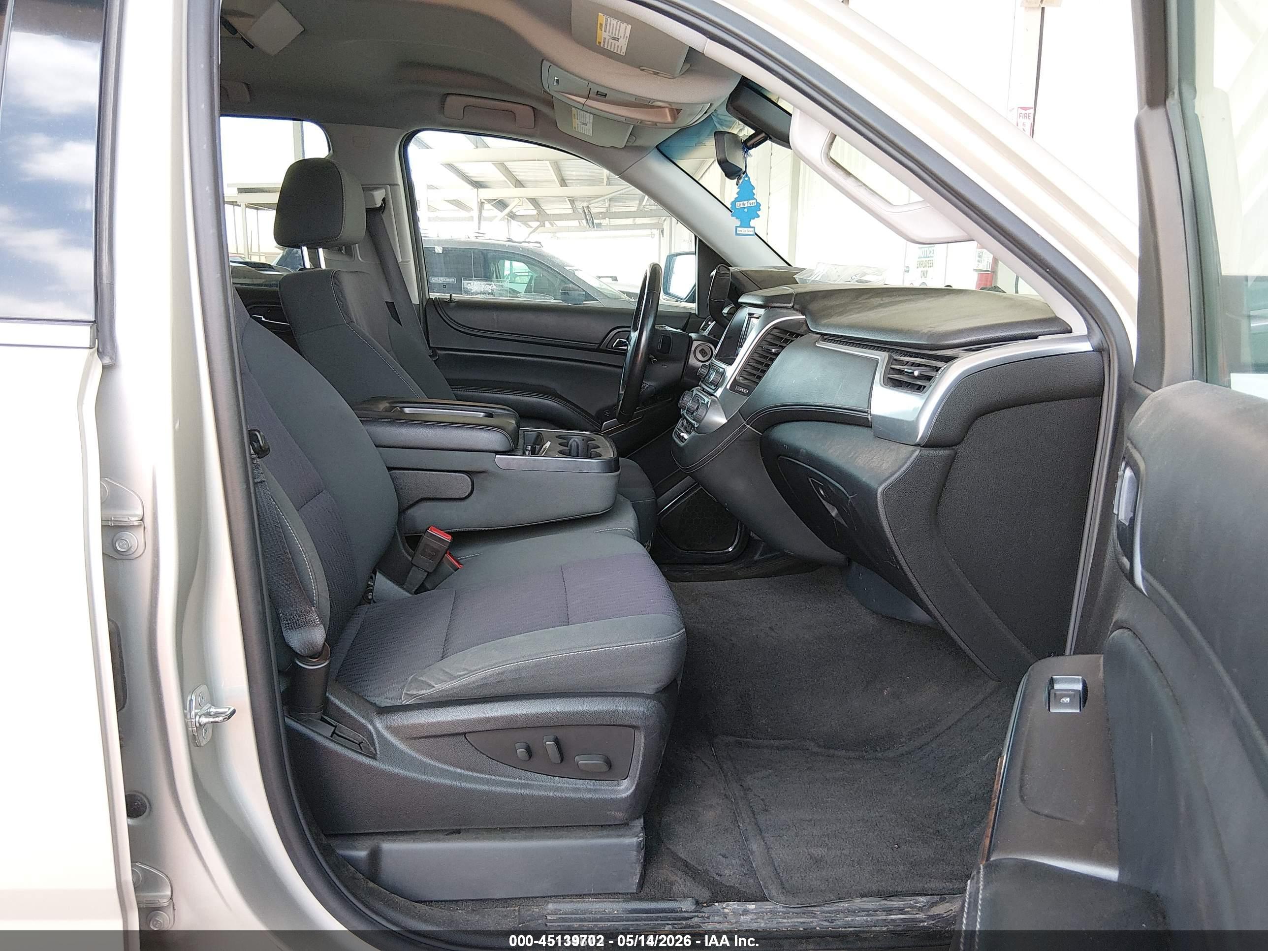 CHEVROLET SUBURBAN image 5