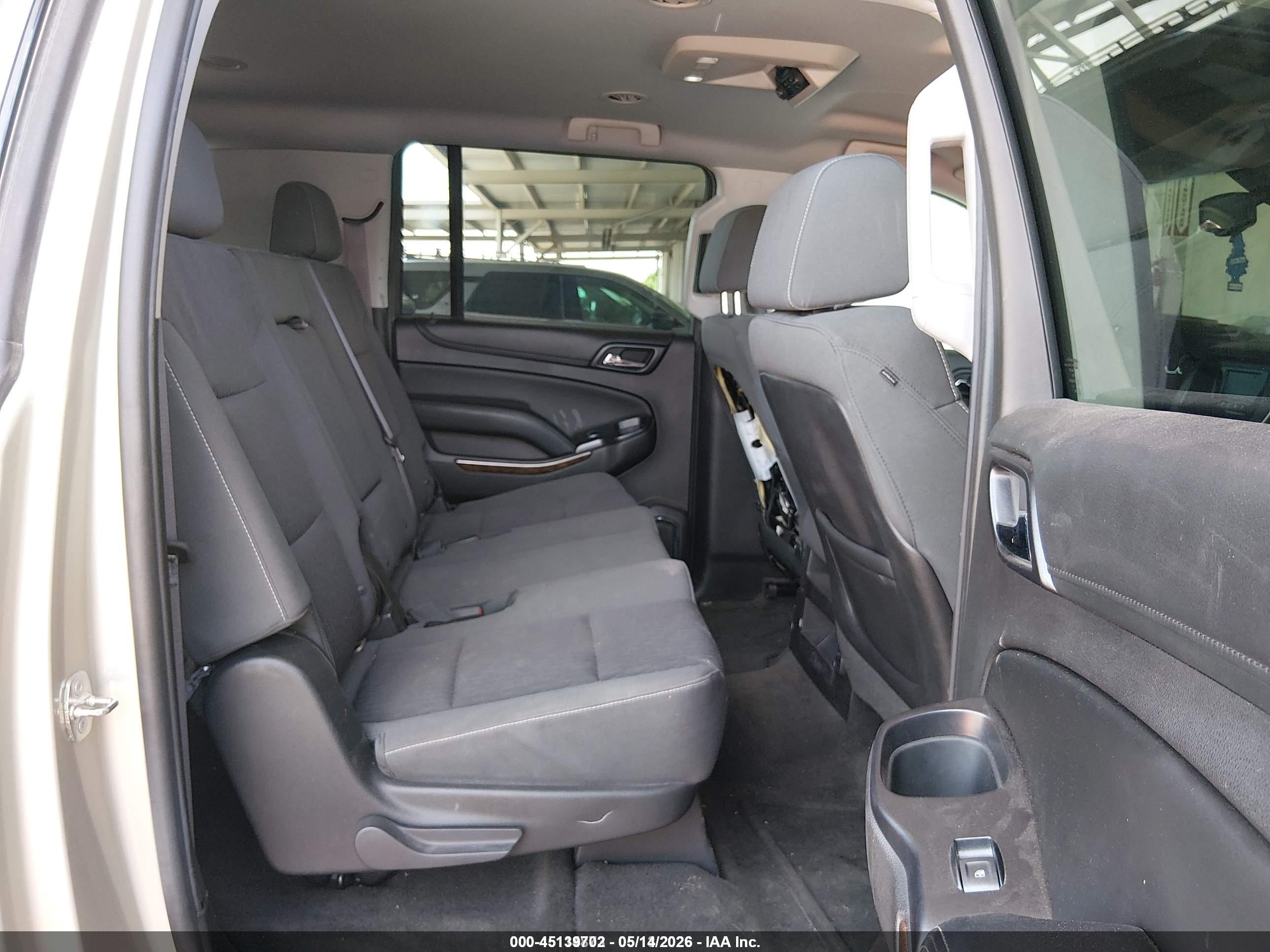 CHEVROLET SUBURBAN image 8