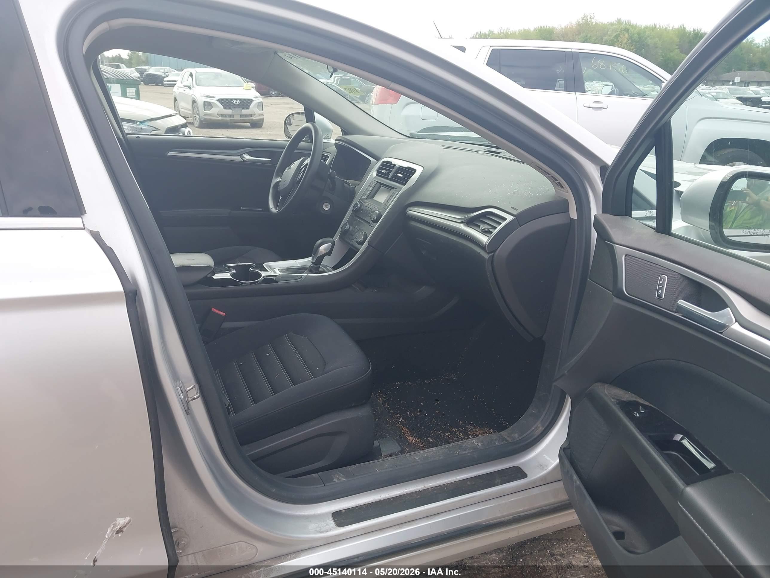 FORD FUSION image 5