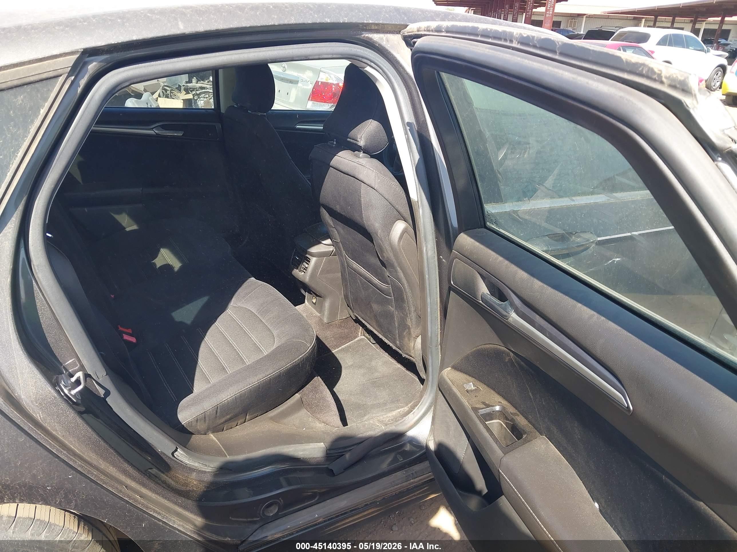 FORD FUSION image 8
