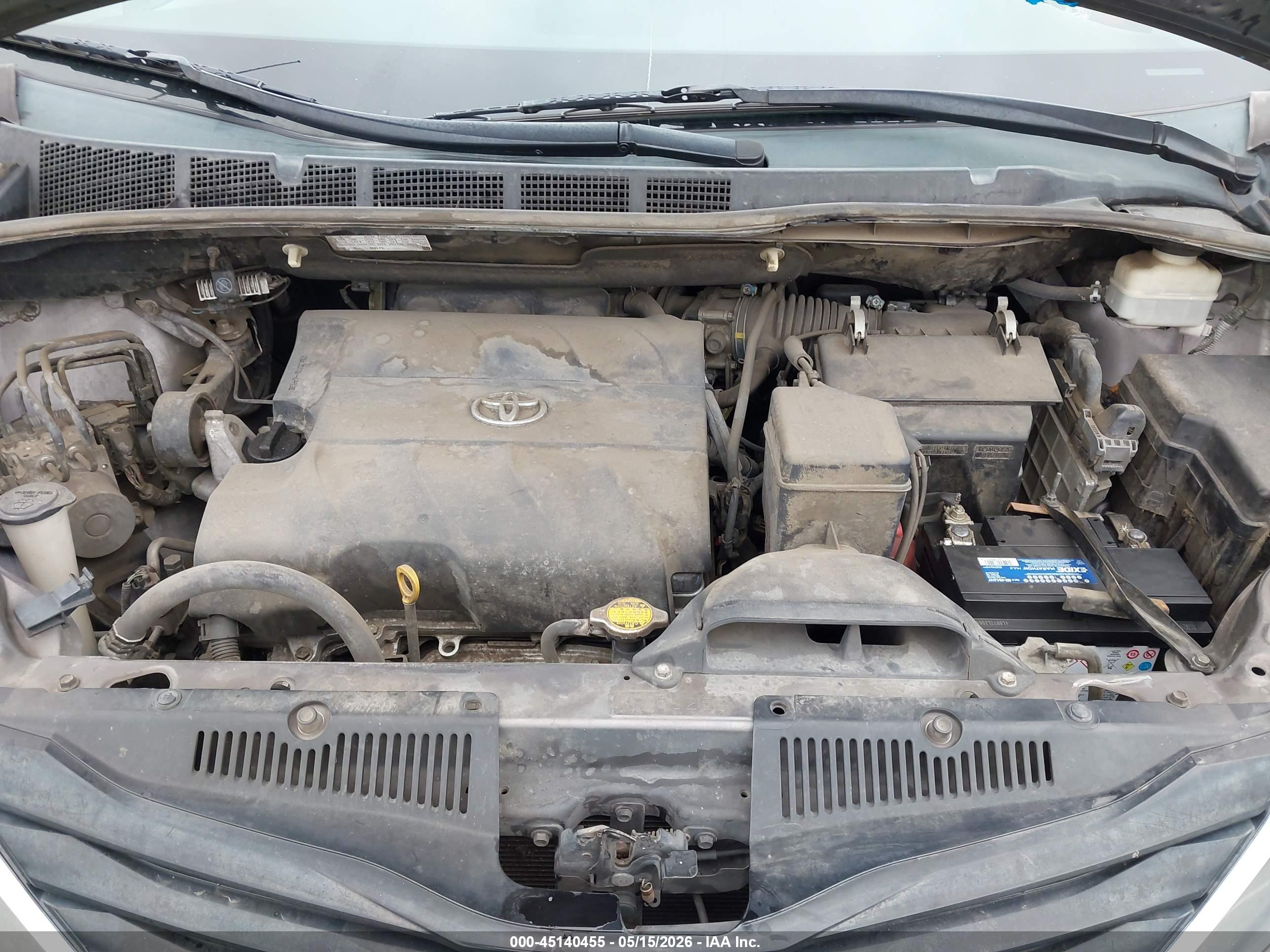 TOYOTA SIENNA image 10