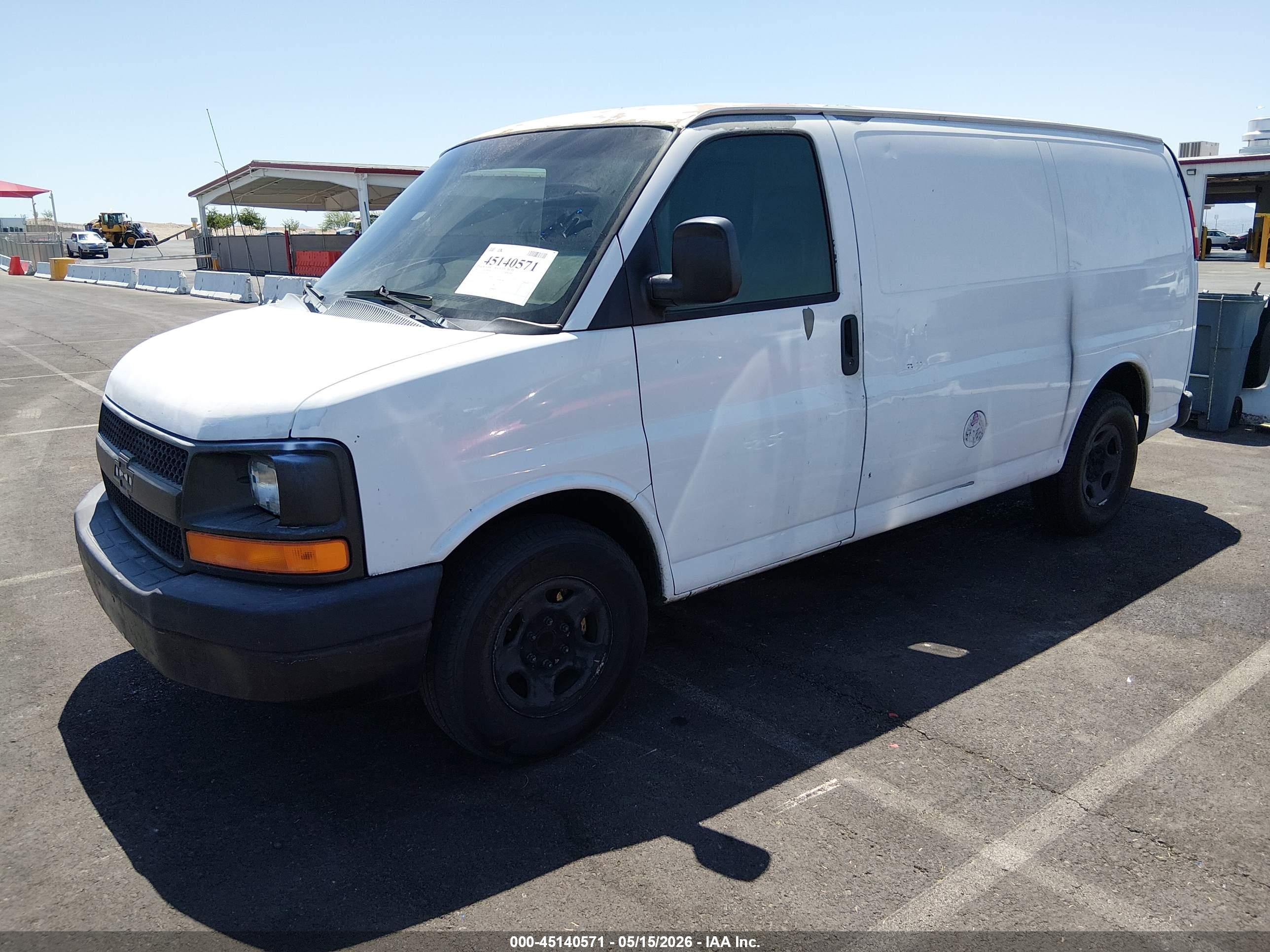 CHEVROLET EXPRESS image 2