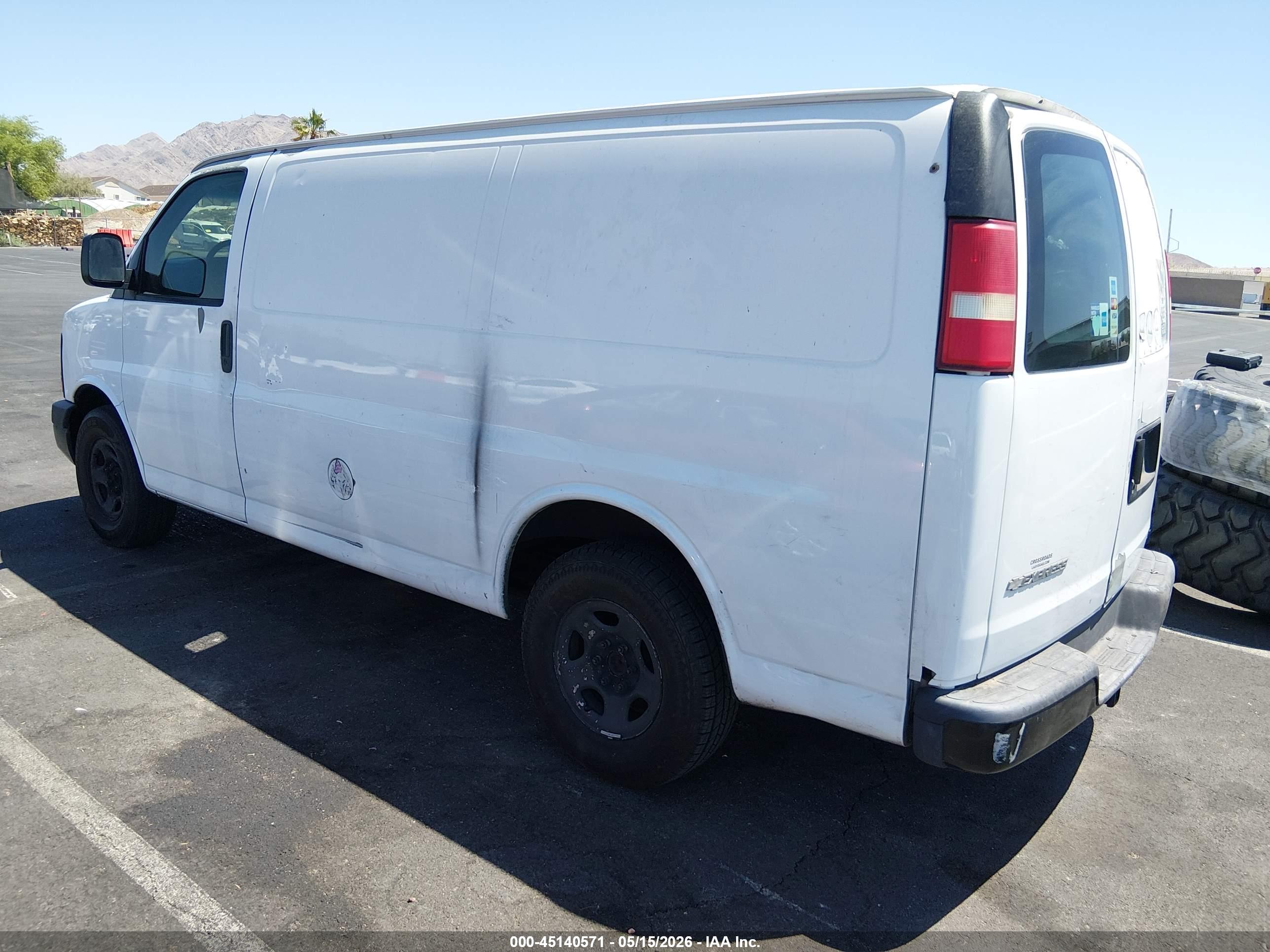 CHEVROLET EXPRESS image 3