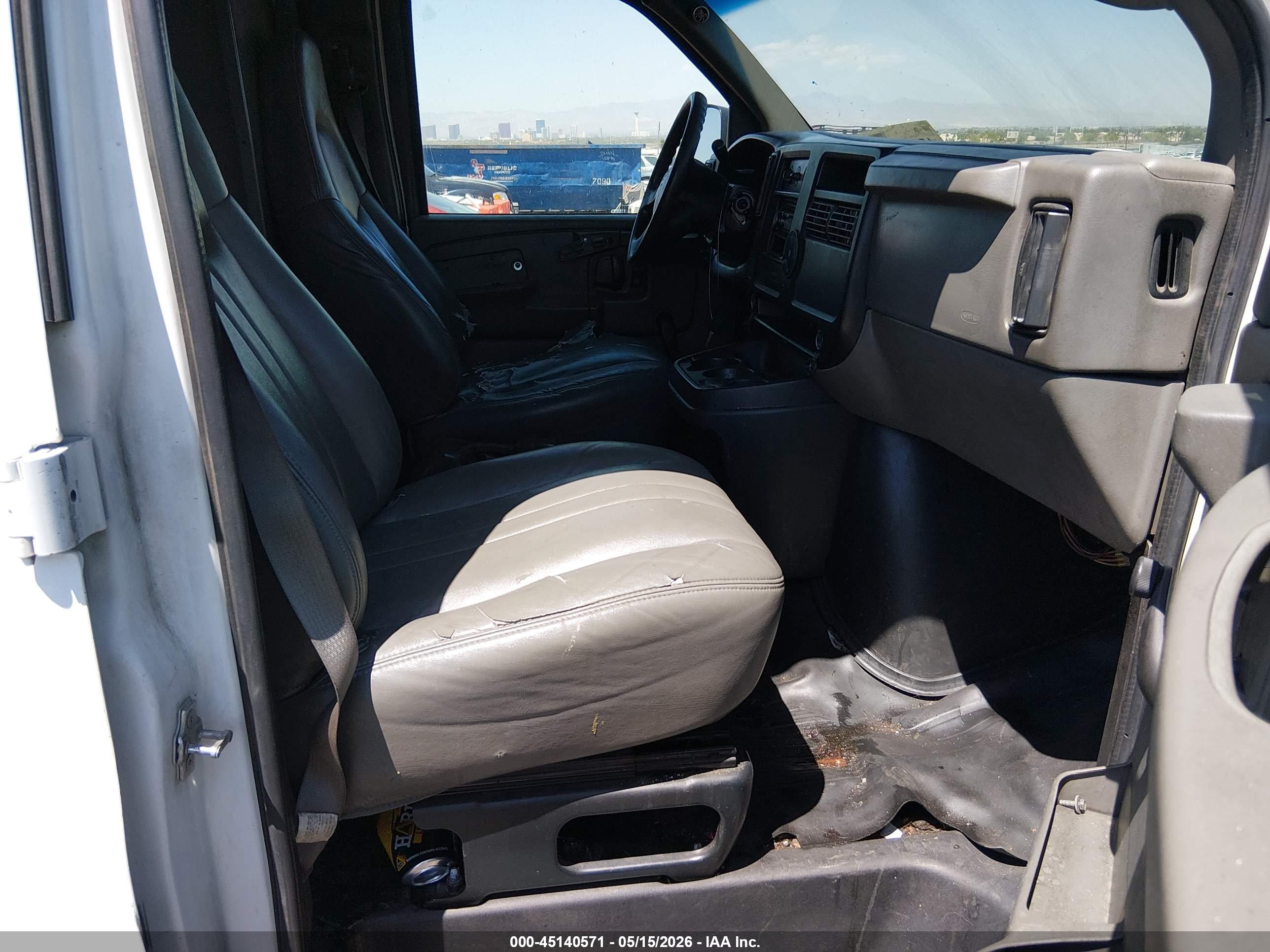 CHEVROLET EXPRESS image 5