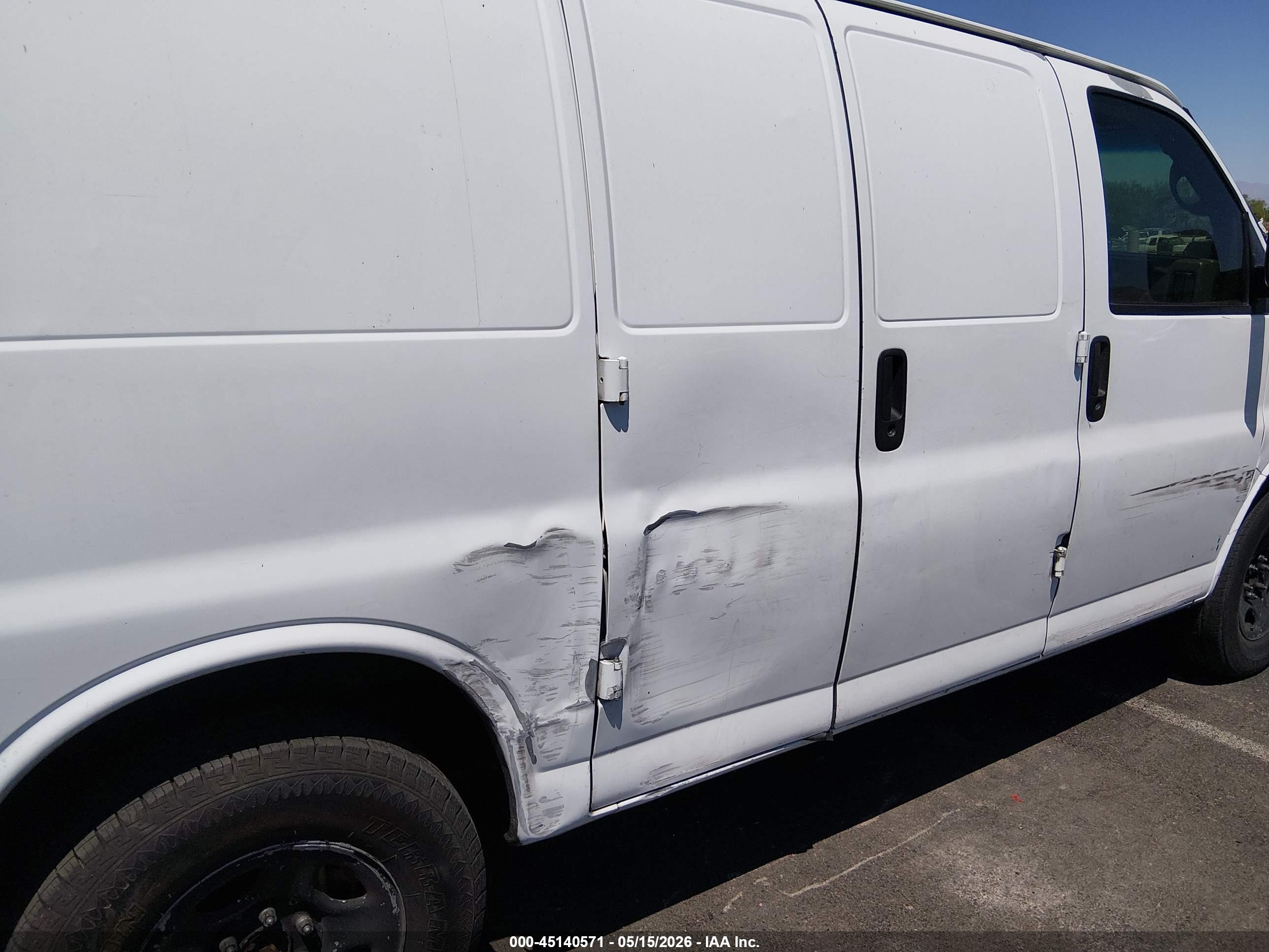 CHEVROLET EXPRESS image 6