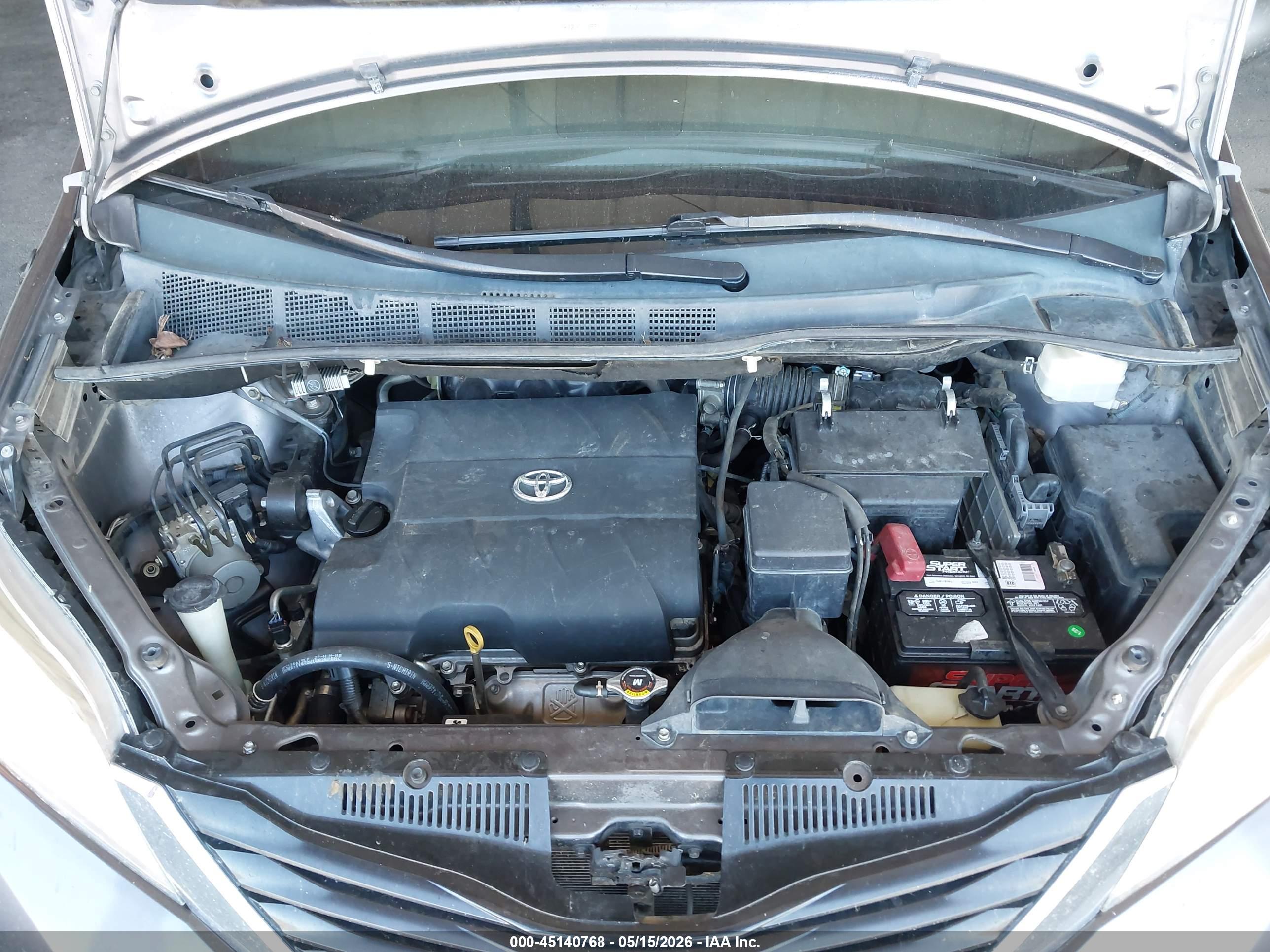 TOYOTA SIENNA image 10