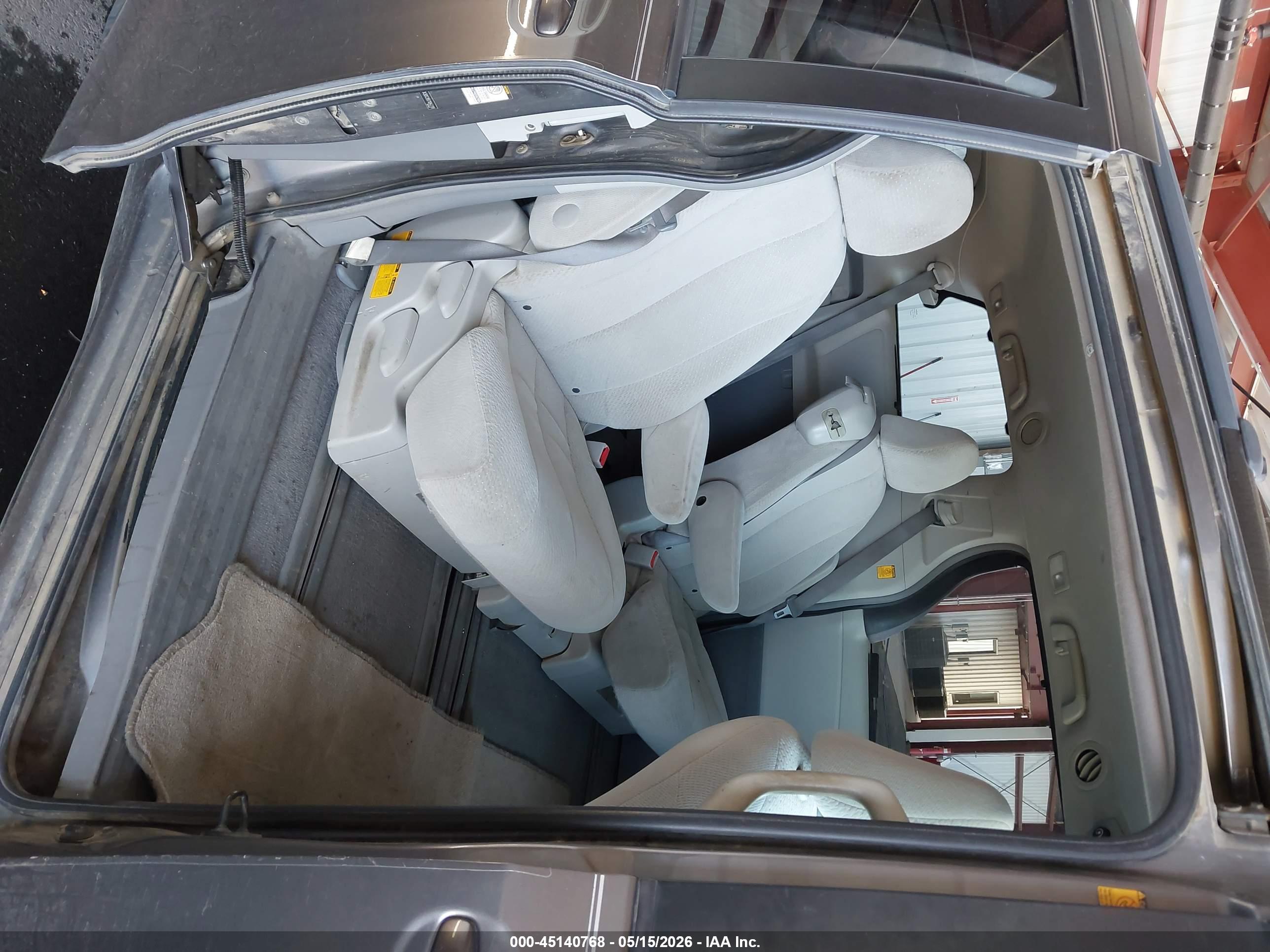 TOYOTA SIENNA image 8