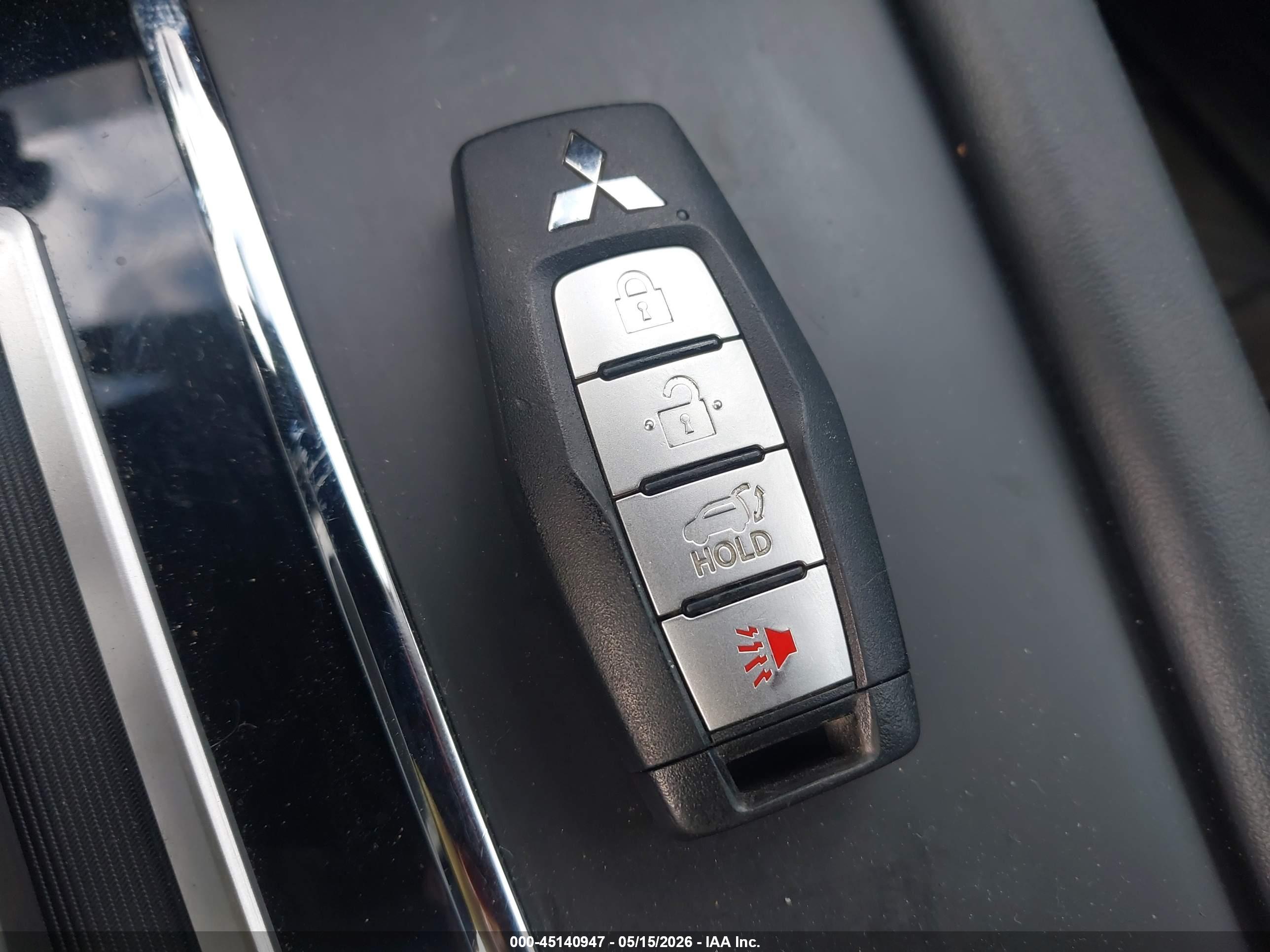 MITSUBISHI OUTLANDER image 11