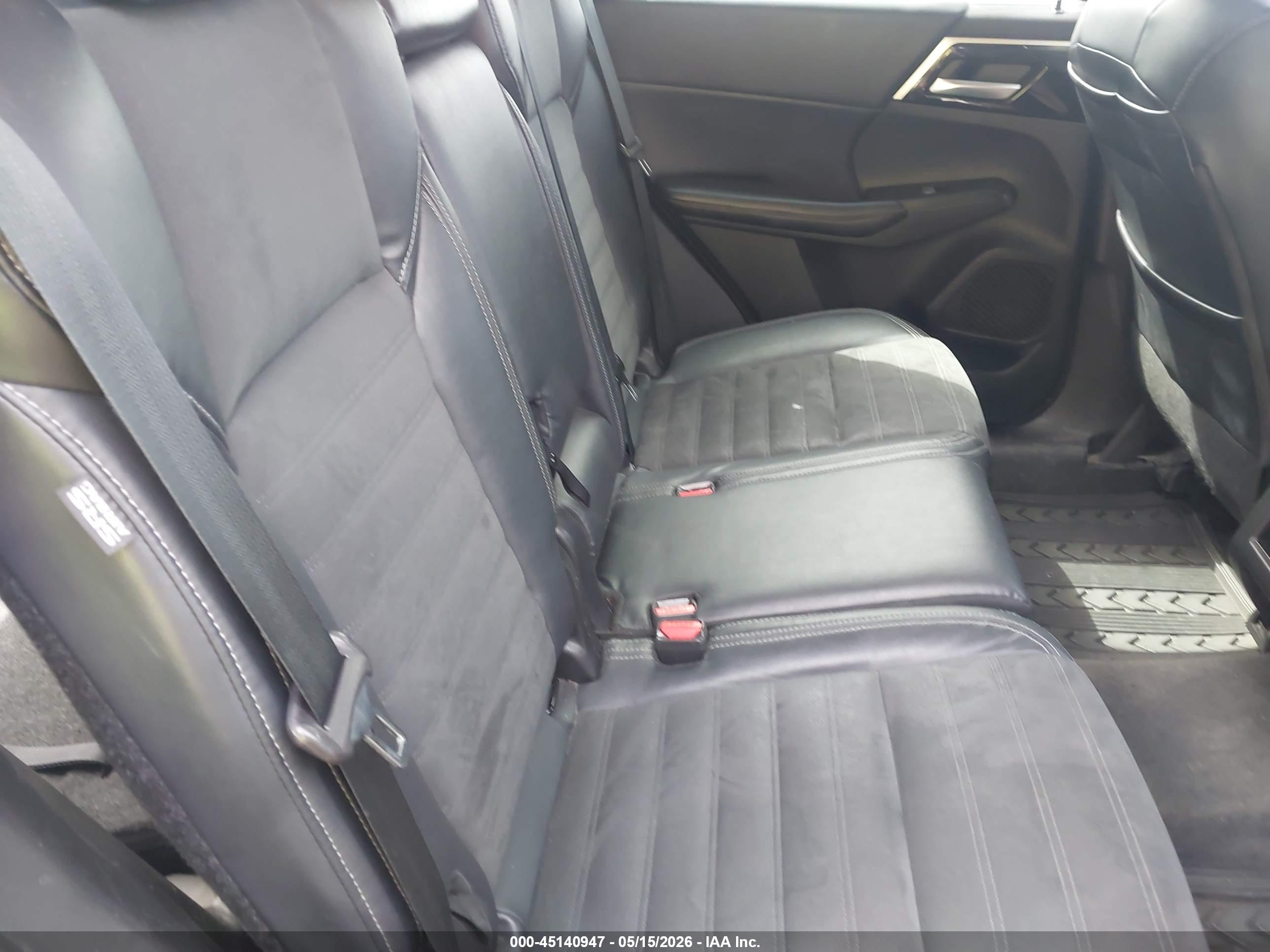 MITSUBISHI OUTLANDER image 8