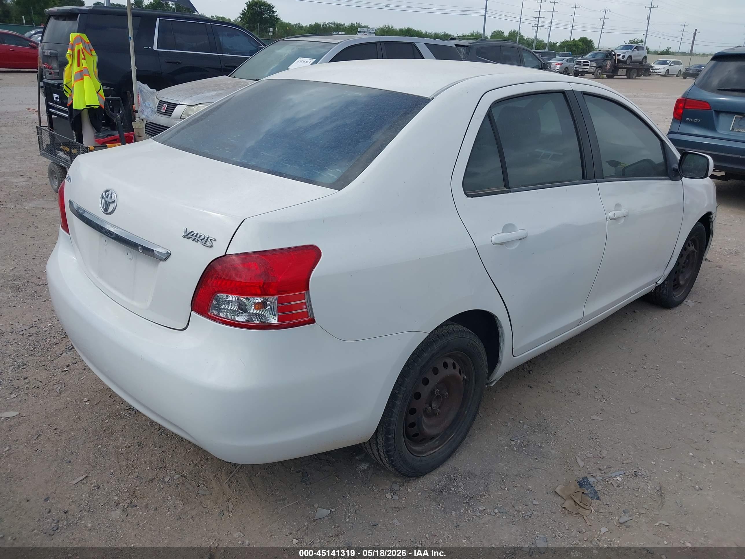 TOYOTA YARIS image 4