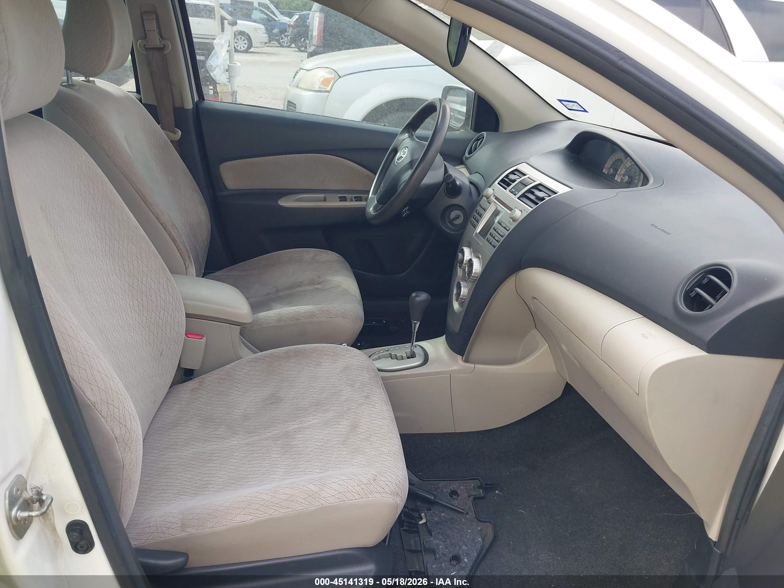 TOYOTA YARIS image 5