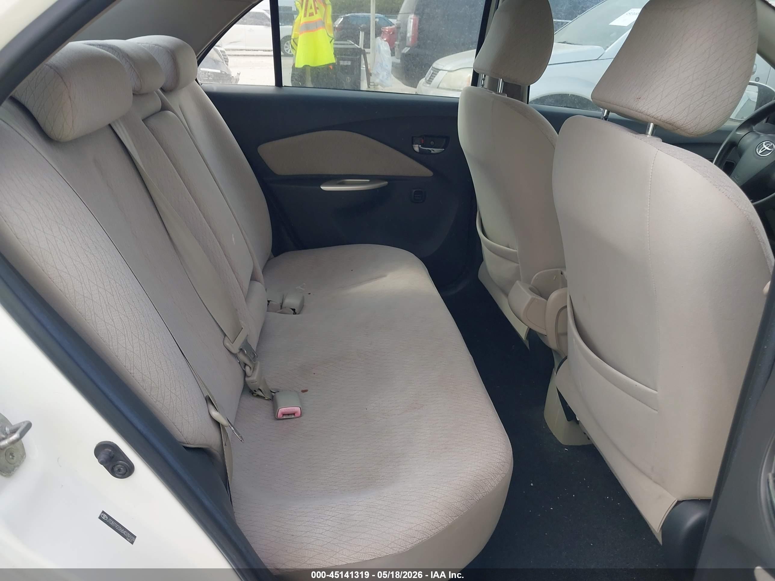 TOYOTA YARIS image 8