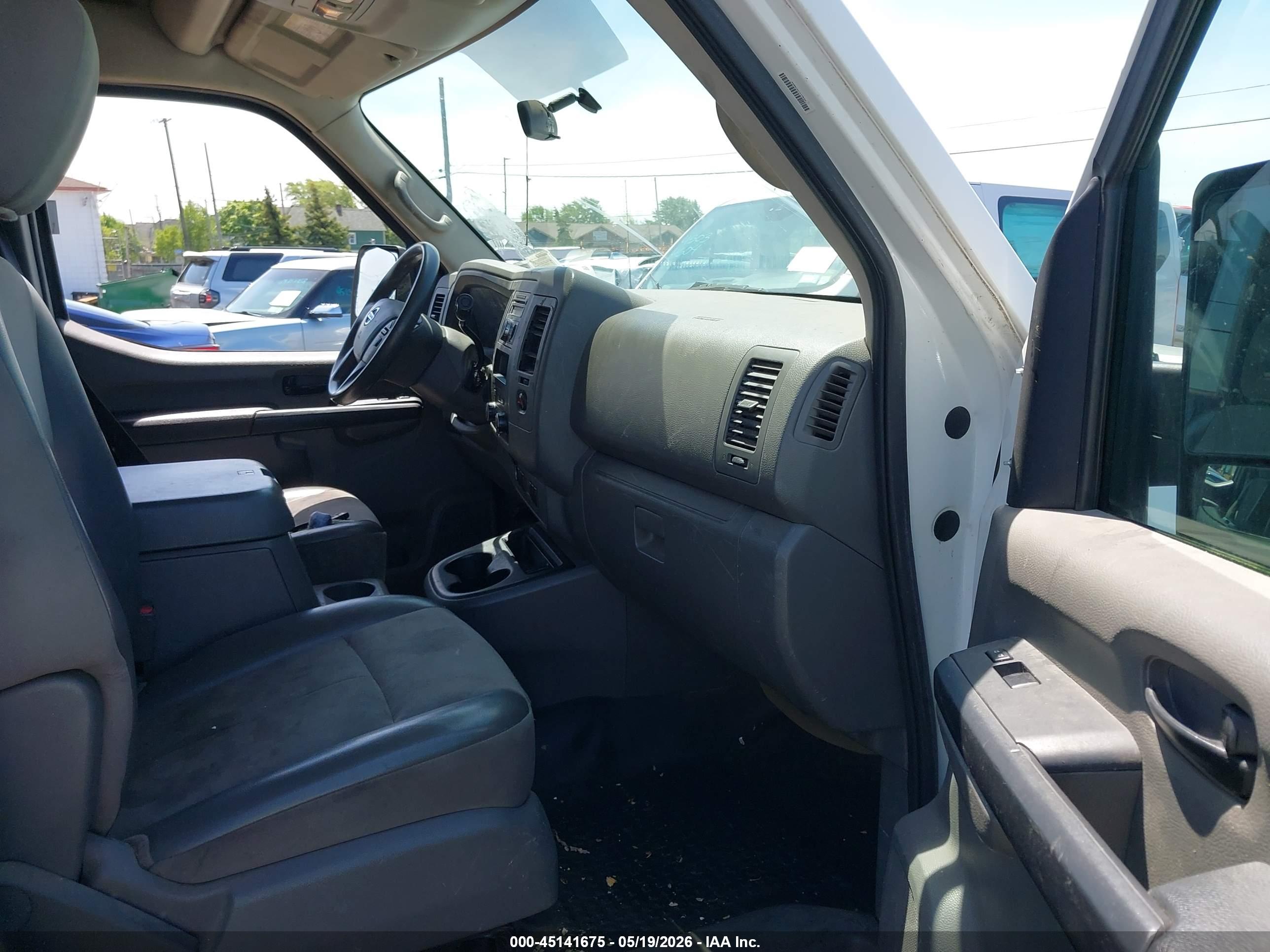 NISSAN NV image 5