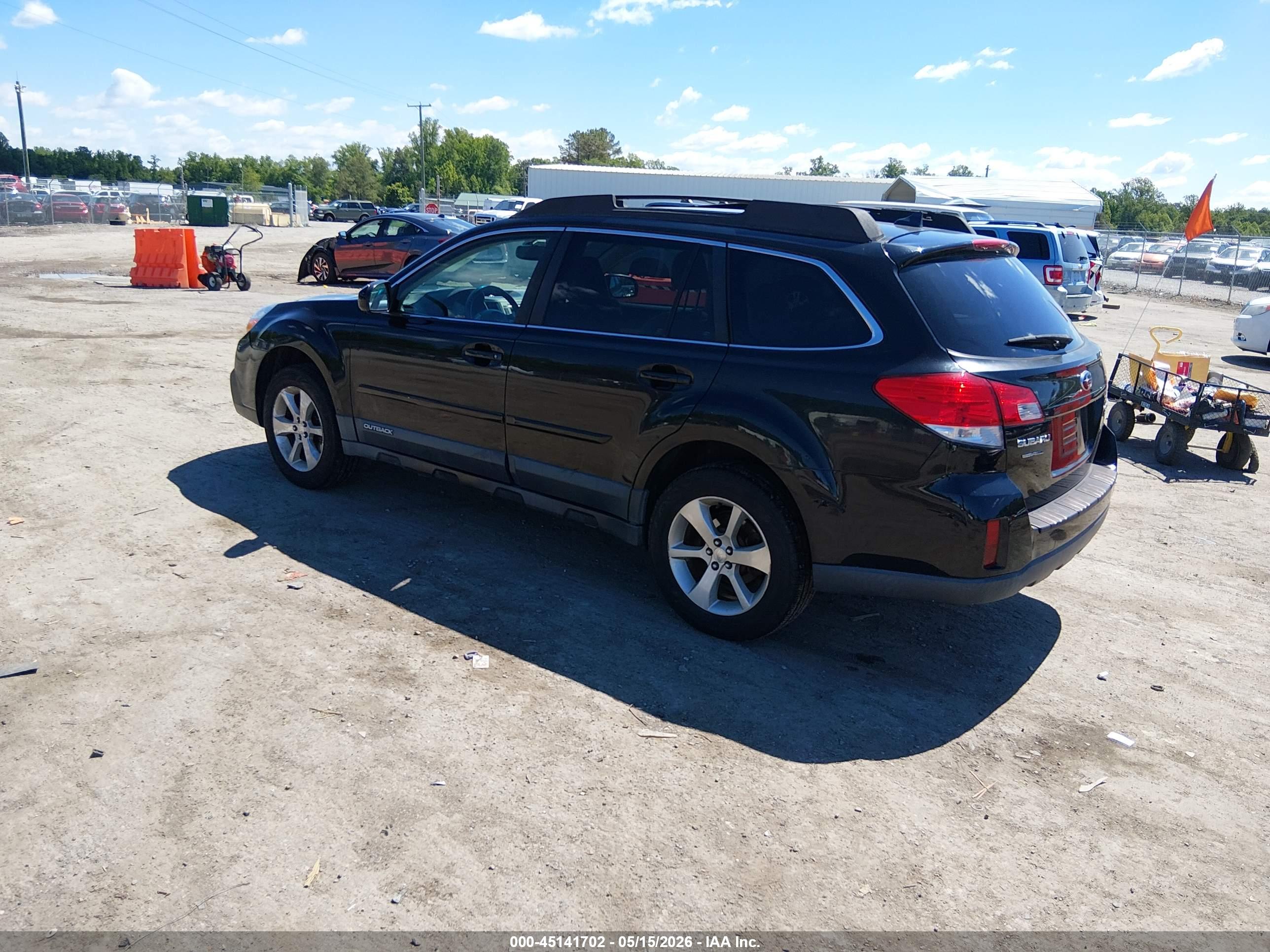 SUBARU OUTBACK image 3