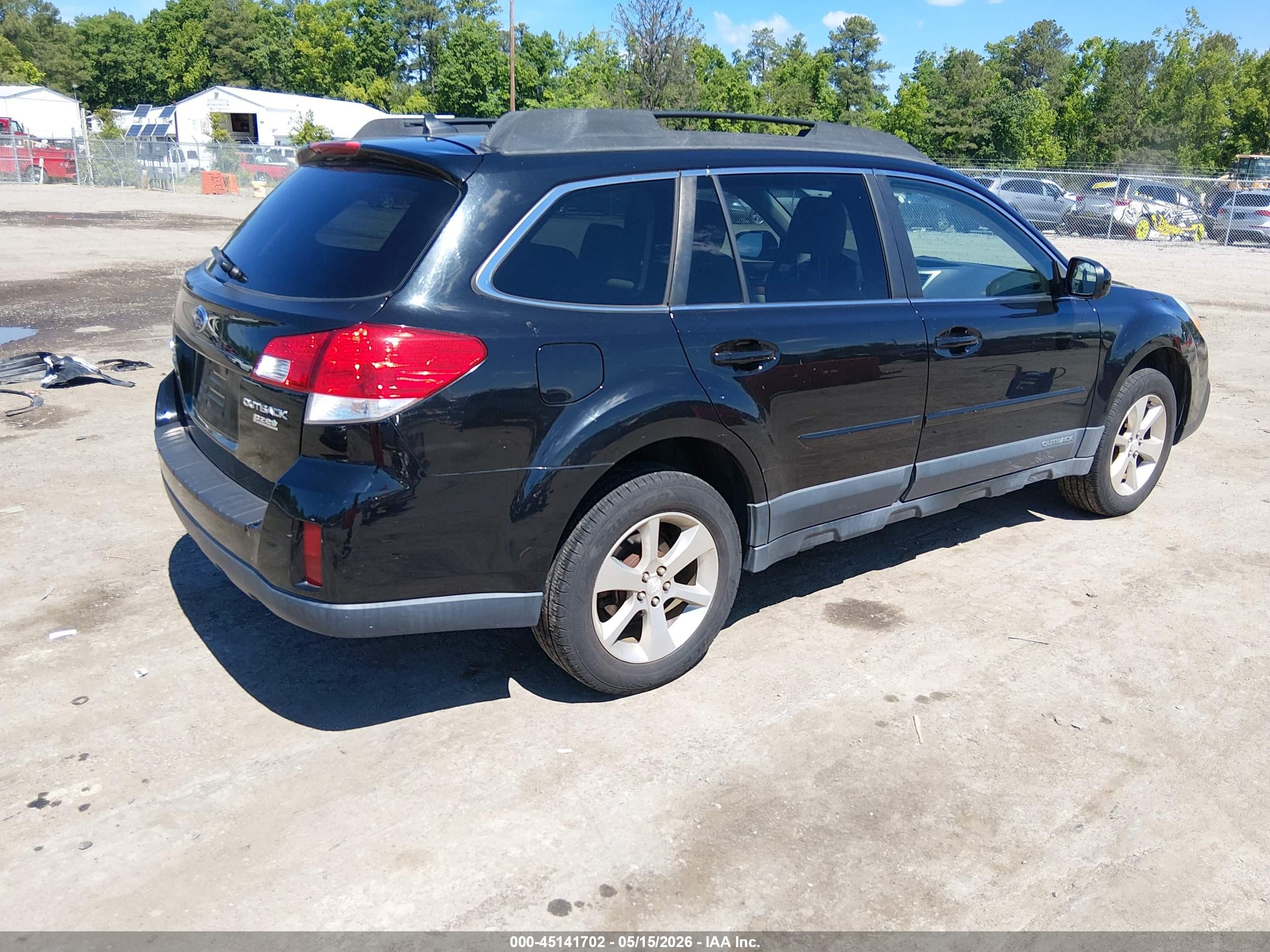 SUBARU OUTBACK image 4