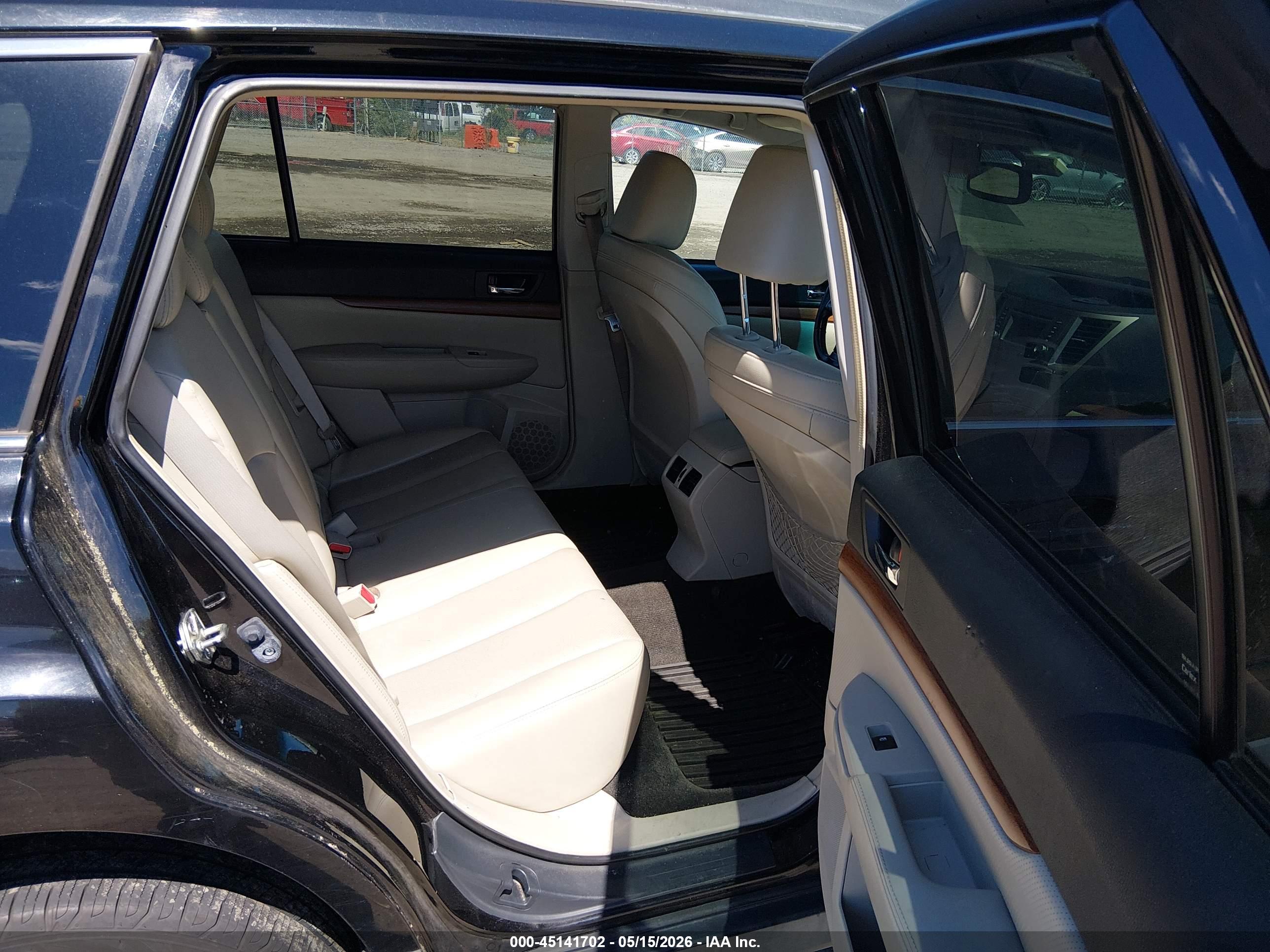SUBARU OUTBACK image 8