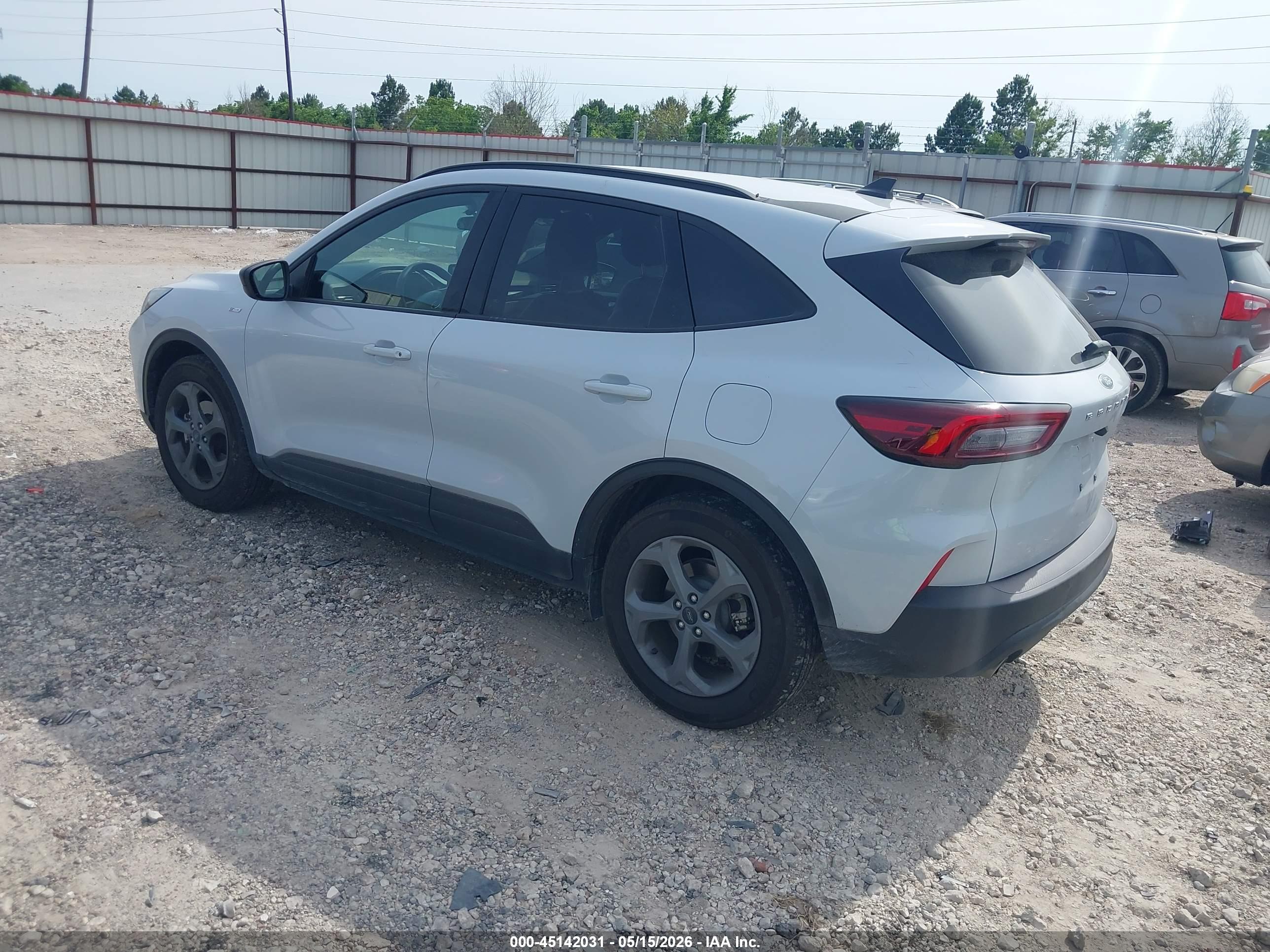FORD ESCAPE image 3