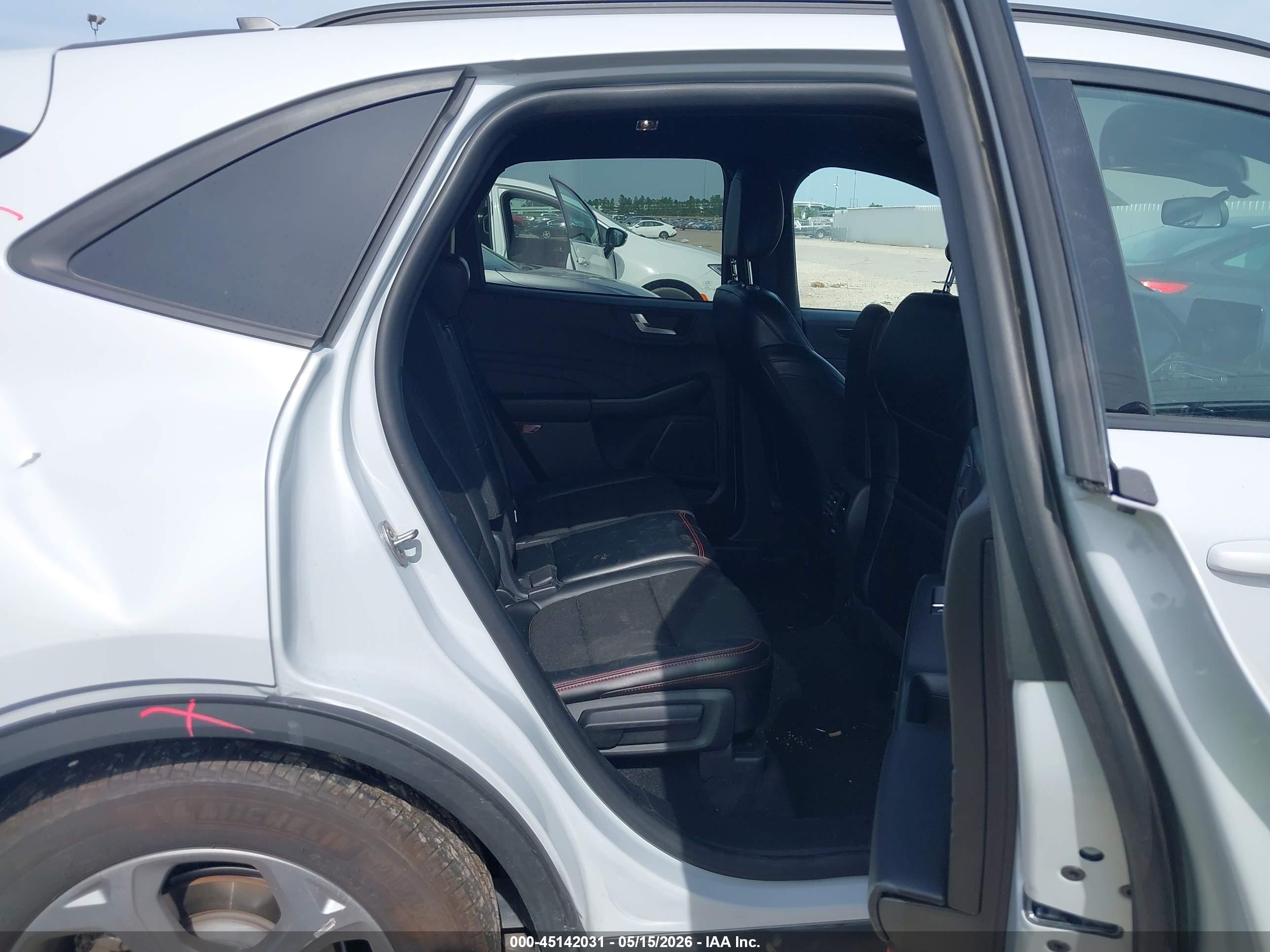 FORD ESCAPE image 8