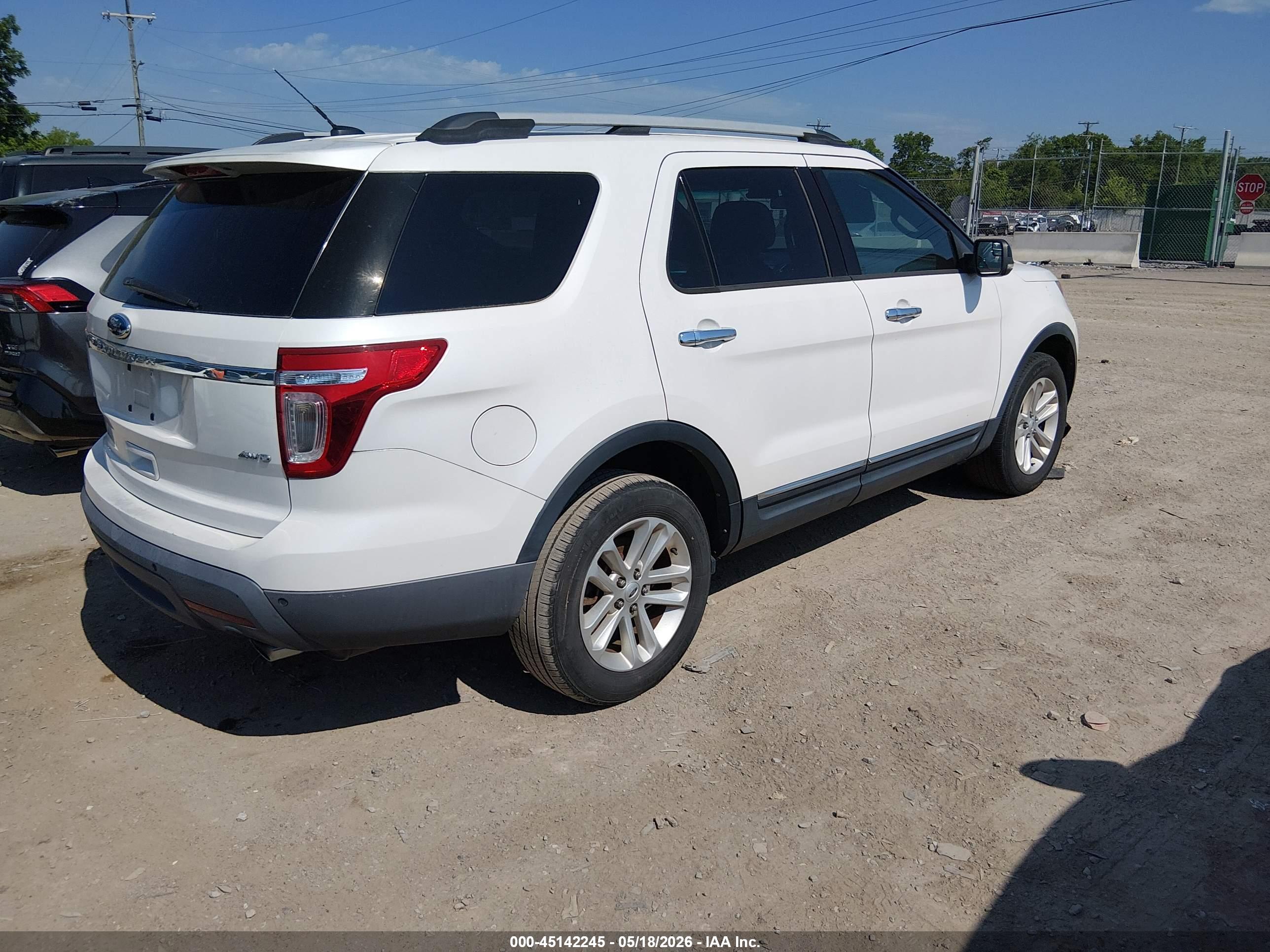 FORD EXPLORER image 4