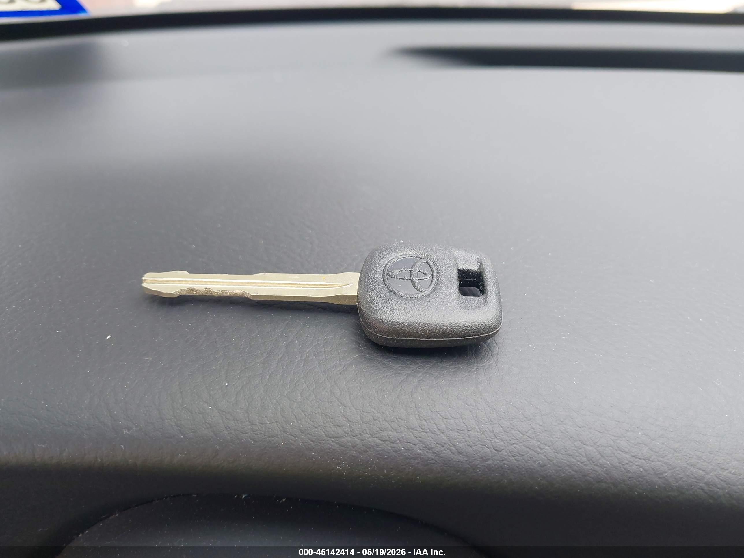 TOYOTA MATRIX image 11
