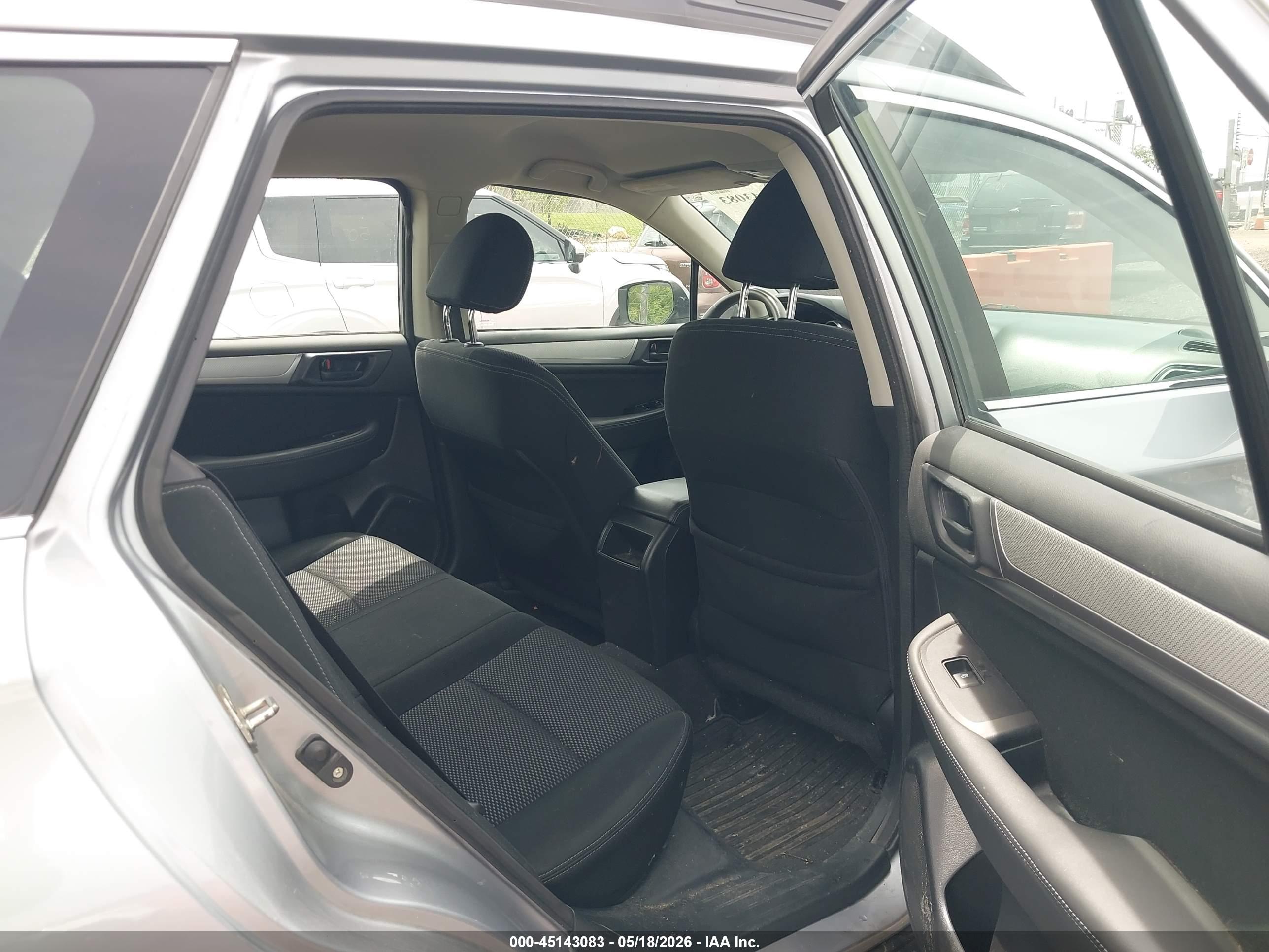 SUBARU OUTBACK image 8