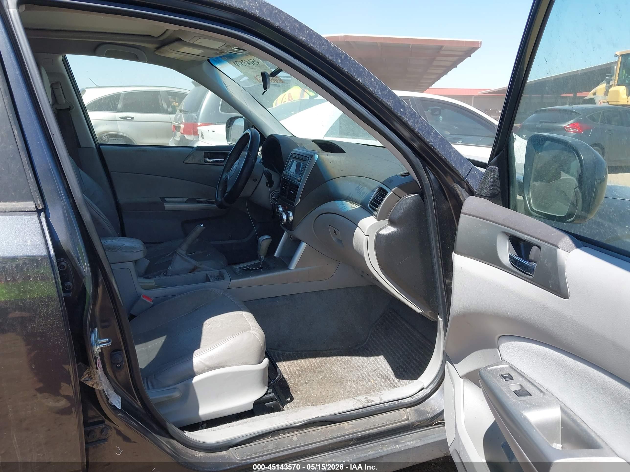 SUBARU FORESTER image 5