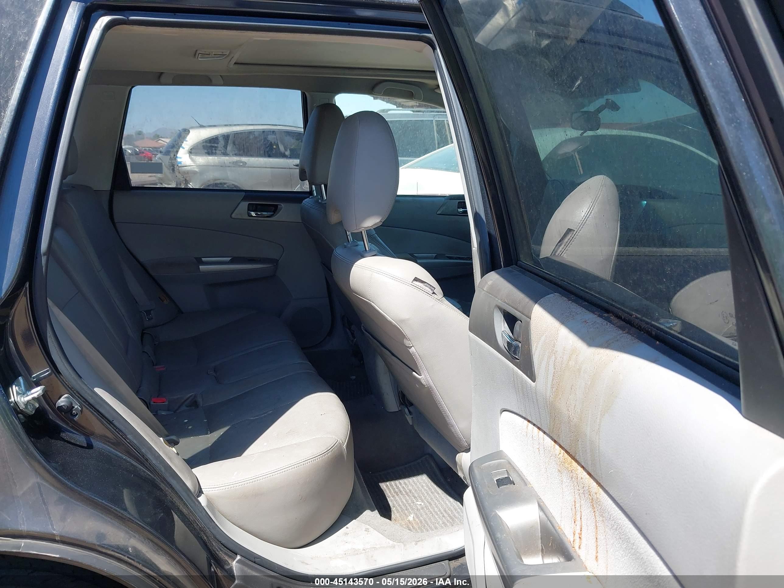 SUBARU FORESTER image 8