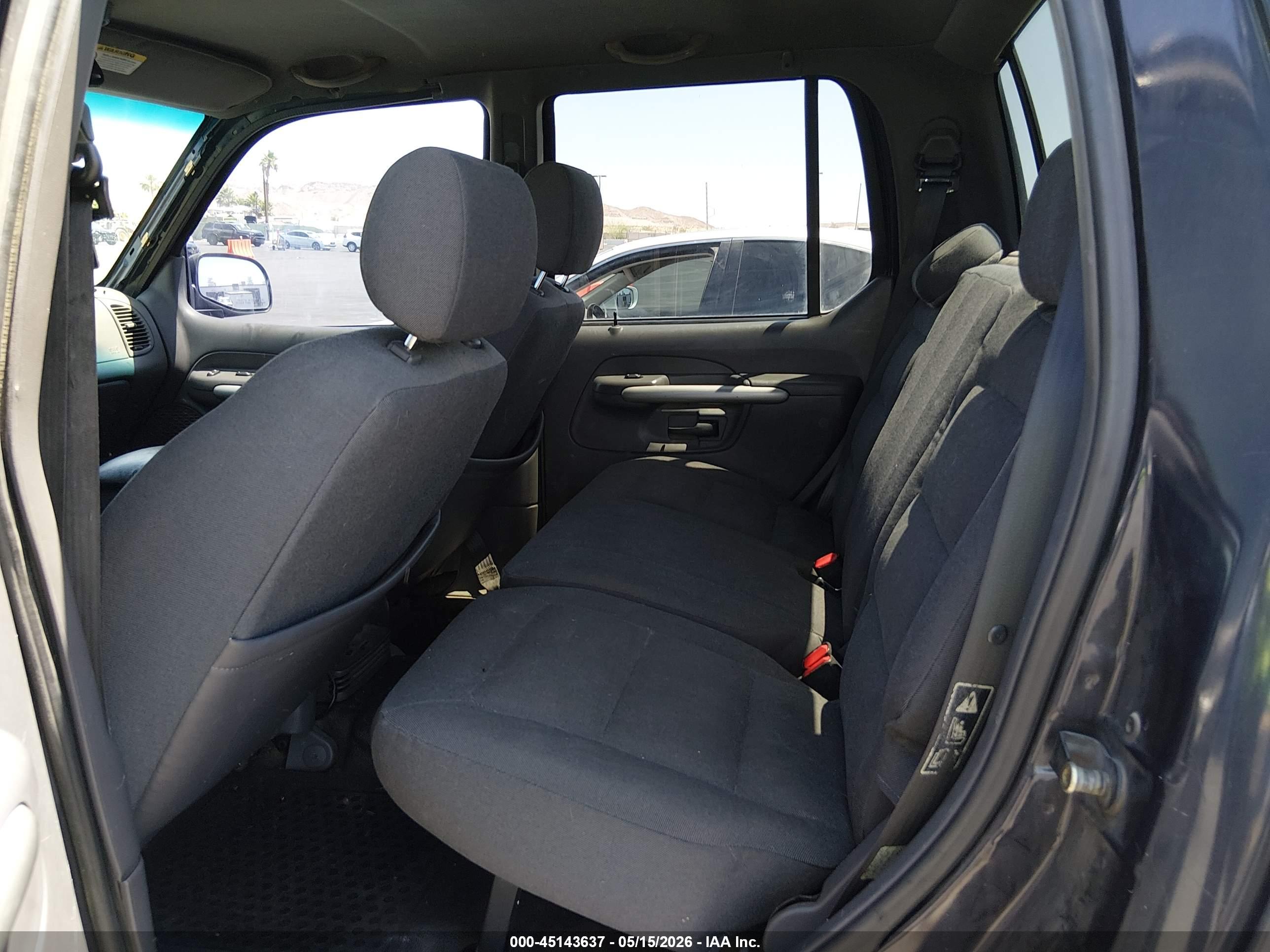 FORD EXPLORER image 8