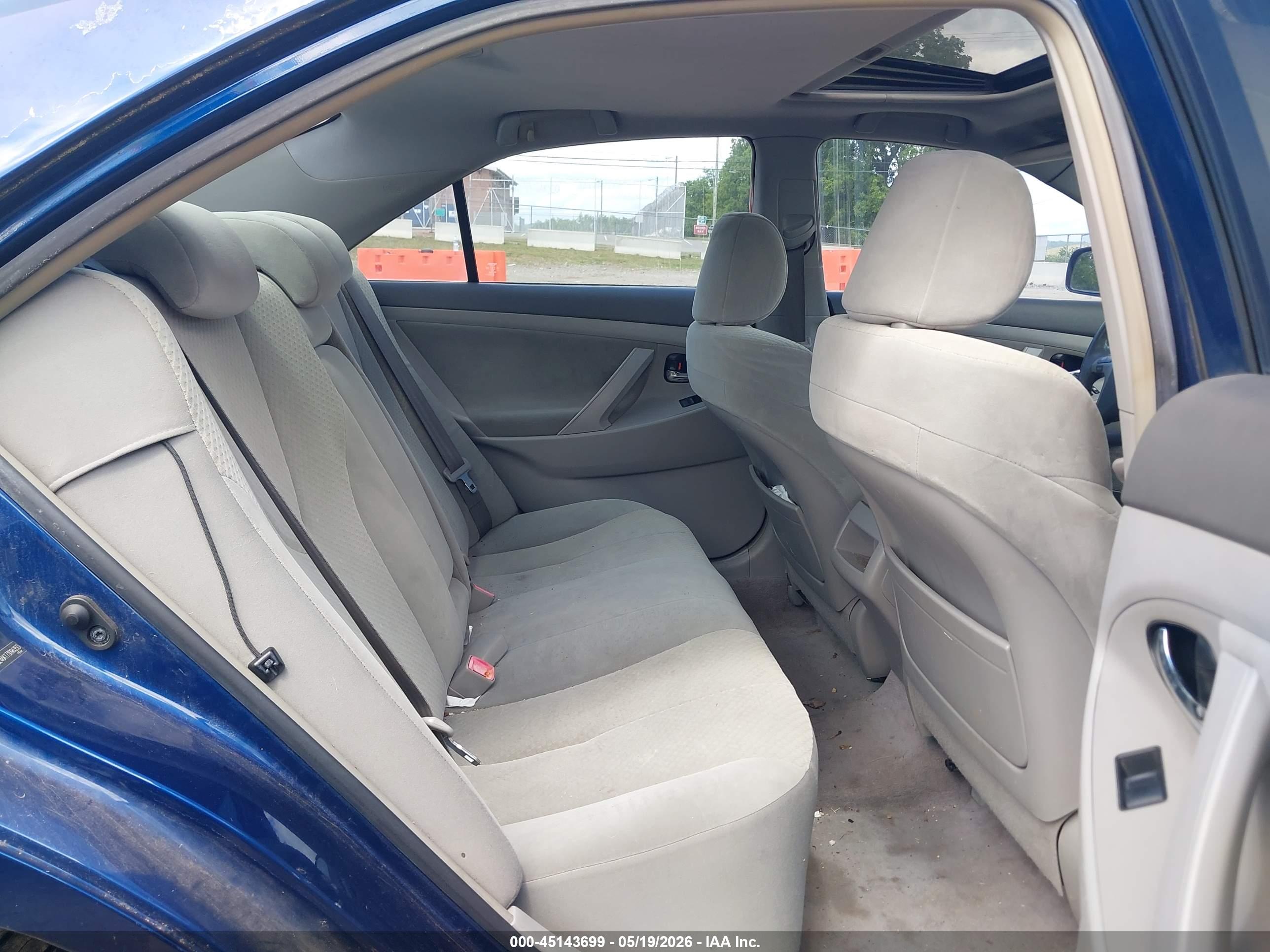 TOYOTA CAMRY image 8