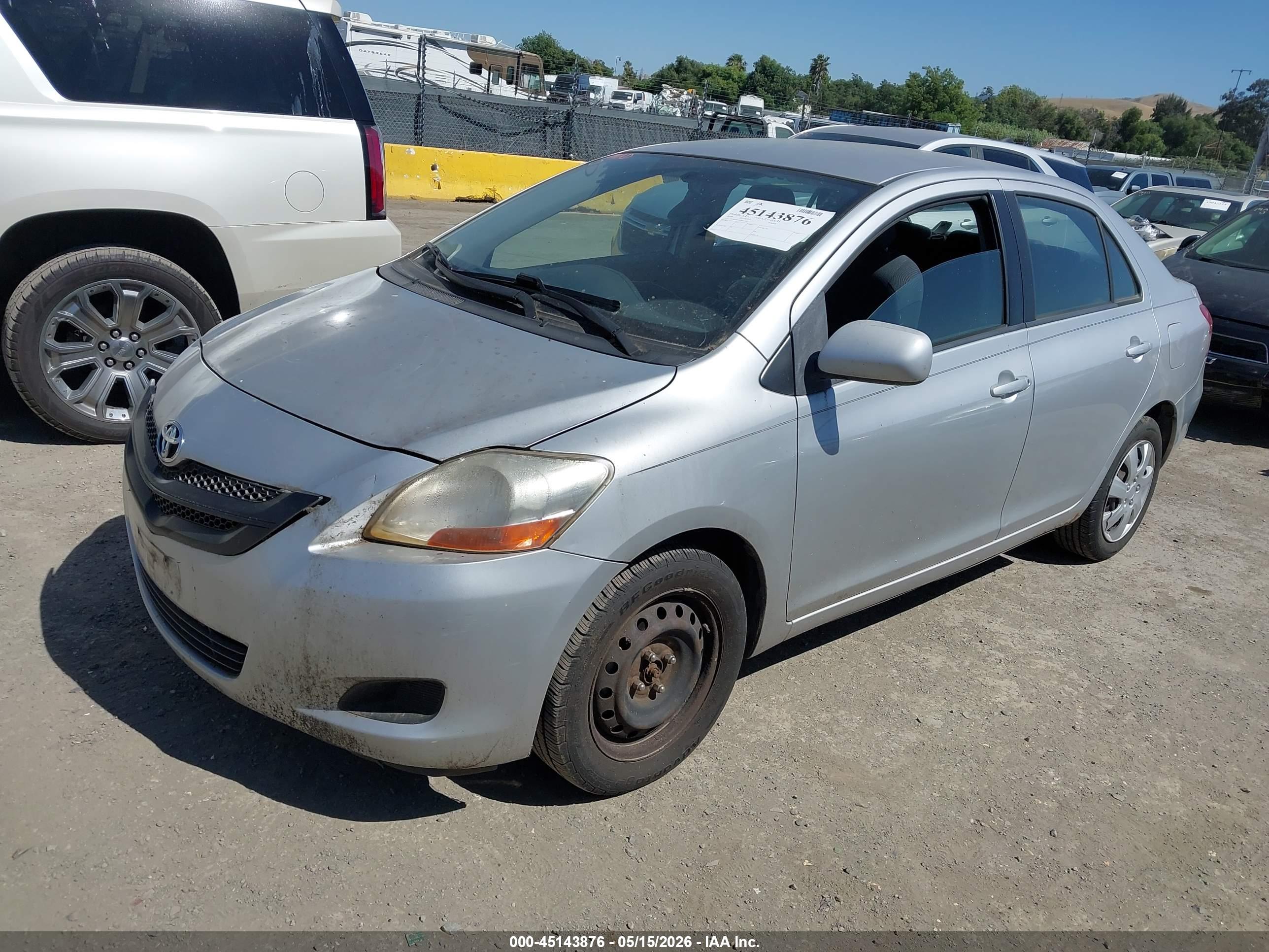 TOYOTA YARIS image 2