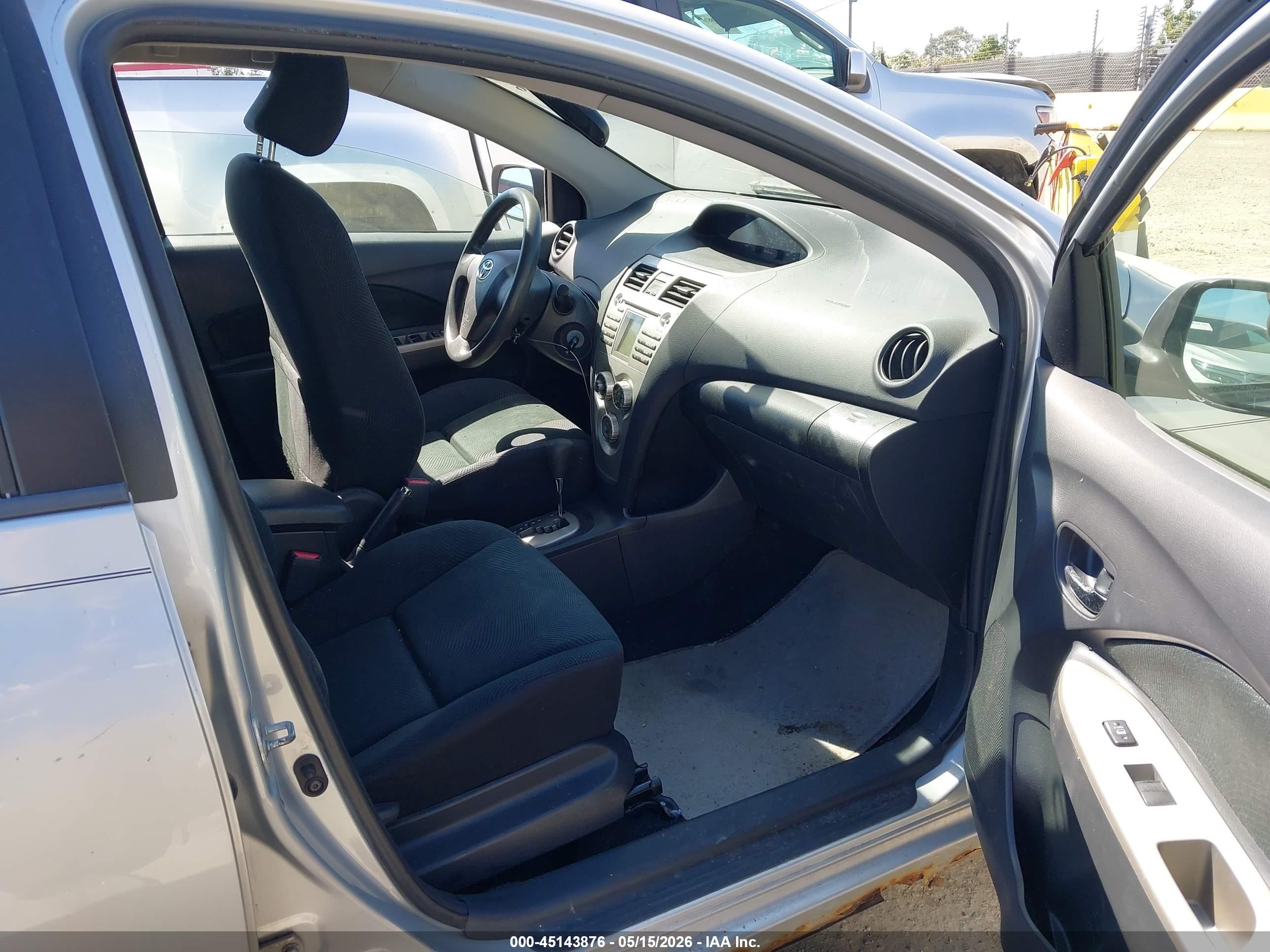 TOYOTA YARIS image 5